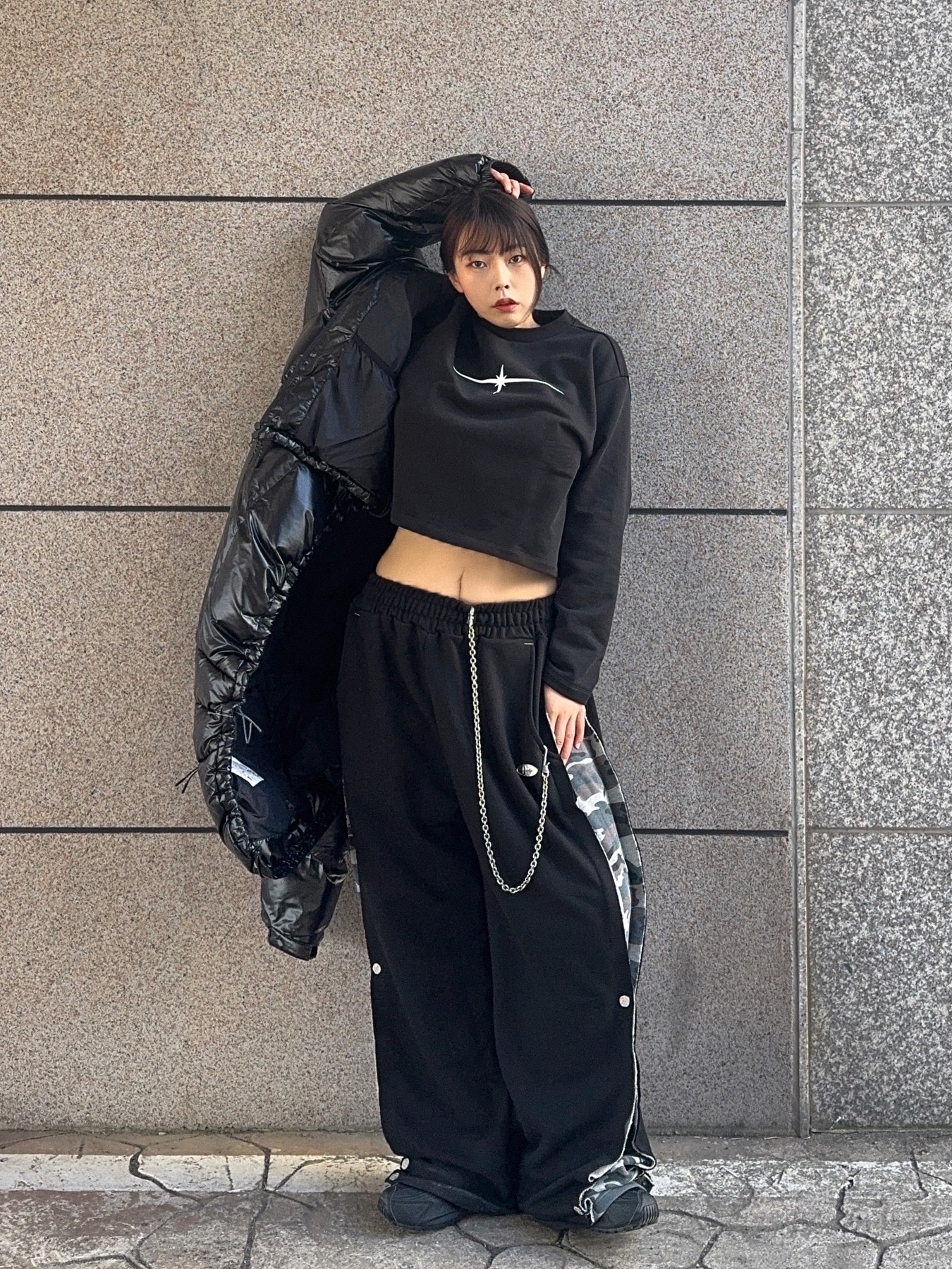 (W) 나이키 샥스 R4 블랙 착용 스타일 - 4