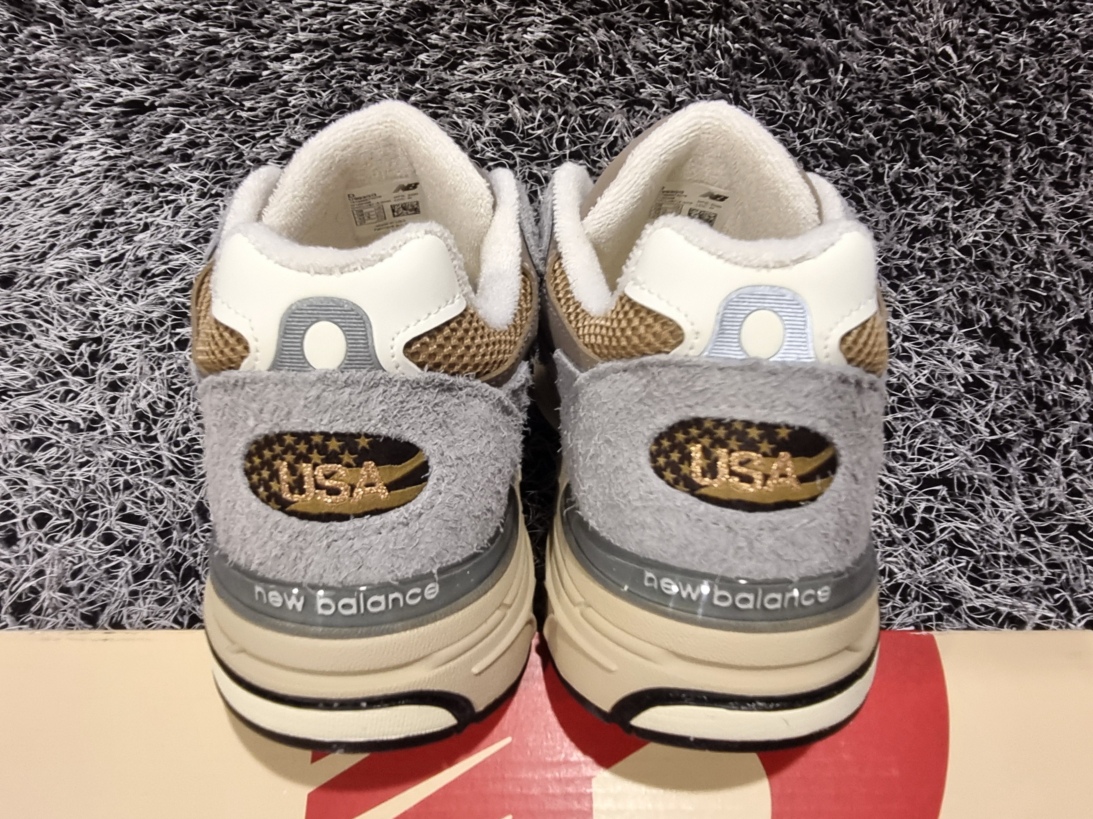 New Balance 993 Made in USA Shadow Grey Driftwood 착용 스타일 - 5