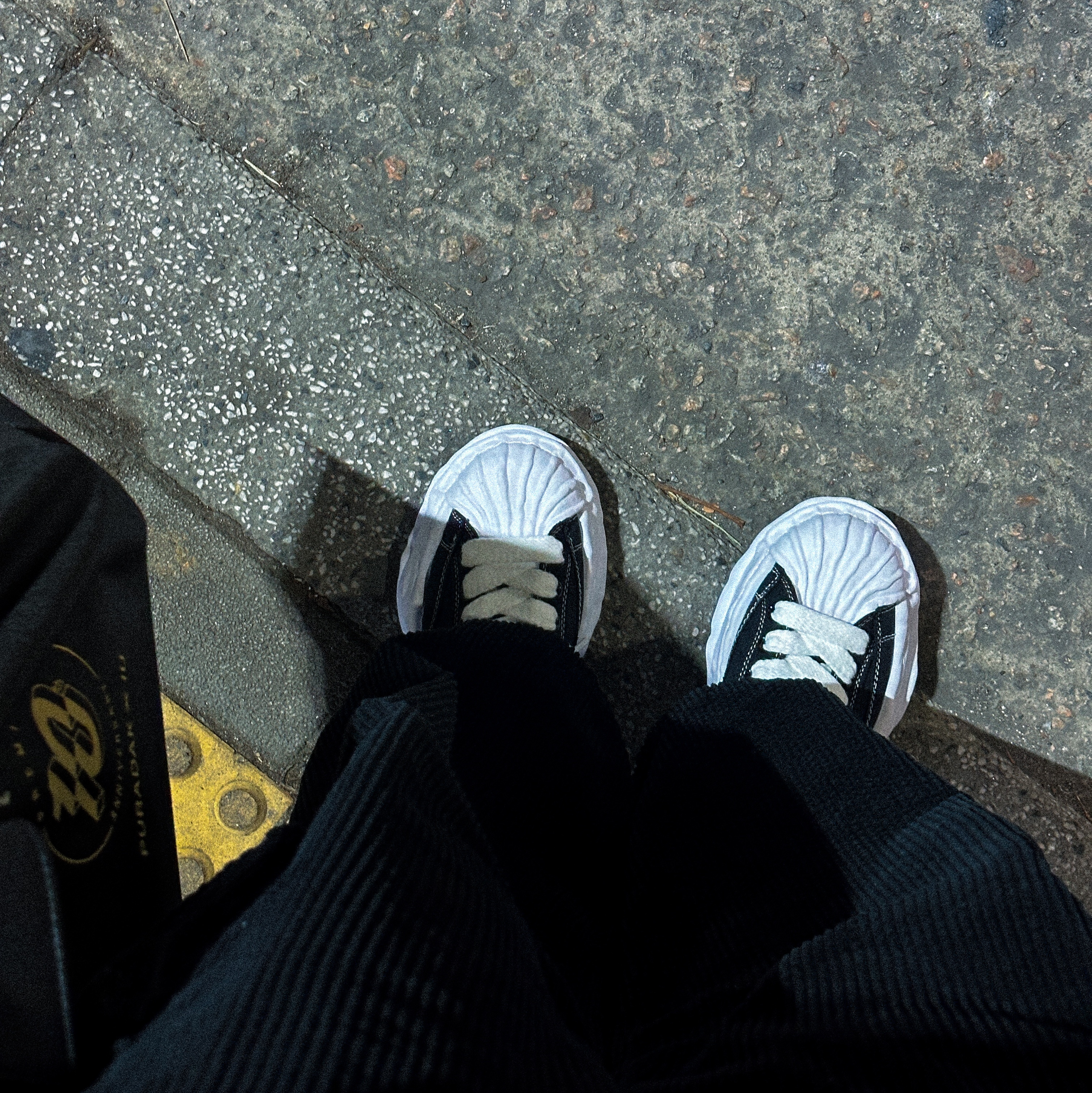 Maison Mihara Yasuhiro Blakey OG Sole Canvas Low-top Sneakers Black White 착용 스타일