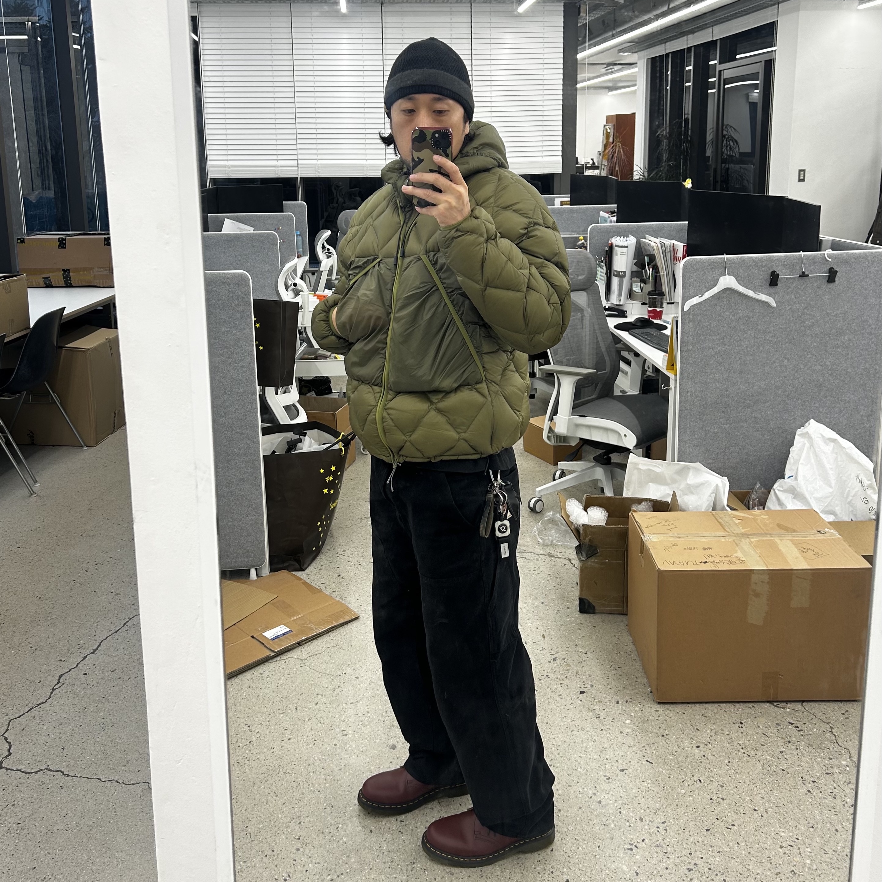 Roa Light Down Jacket Olive Branch, Roa Andreas Strap Boots Black 착용 스타일 - 2