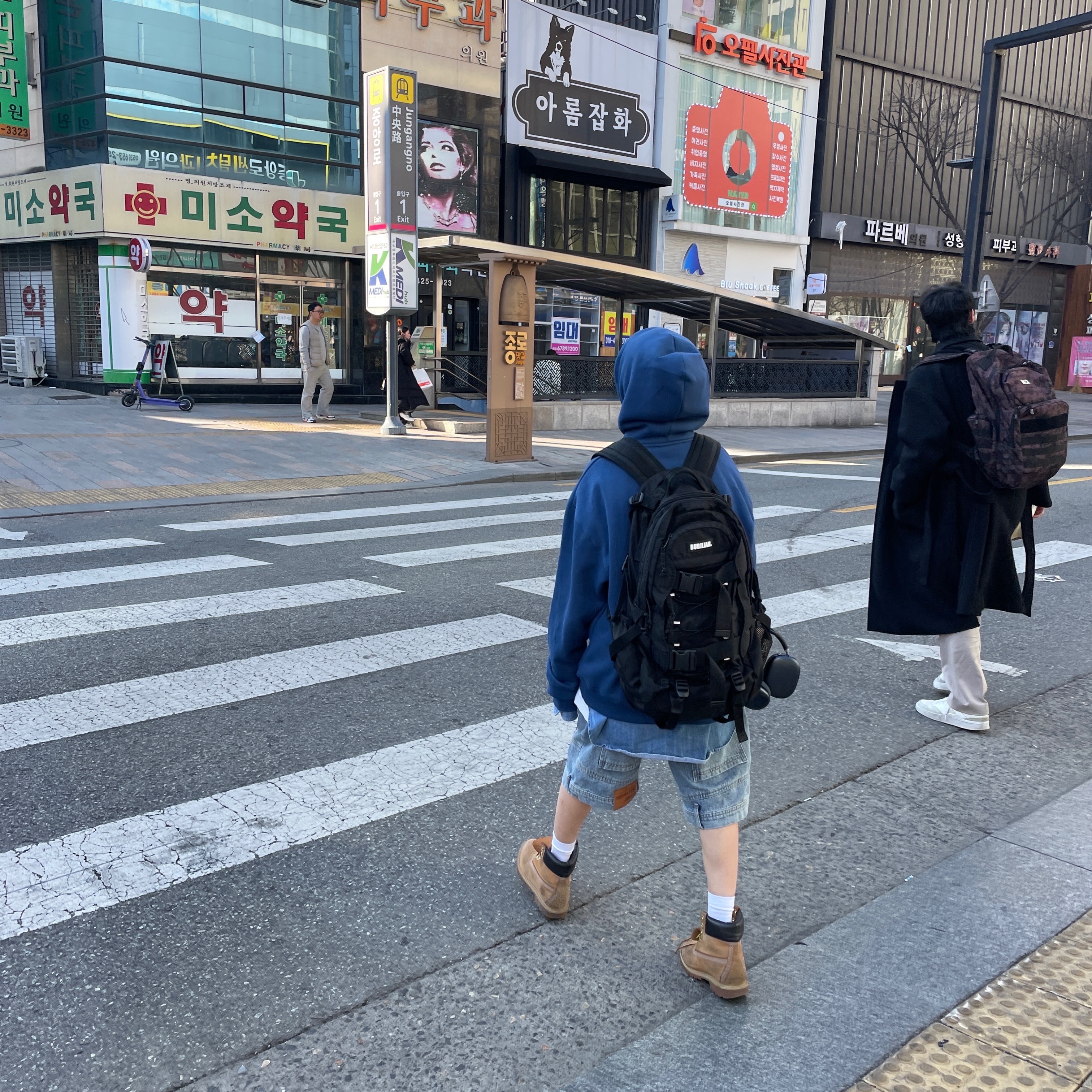 Timberland Premium 6 inch Waterproof Boot Wheat Nubuck - Wide, Supreme Military Camp Cap Black - 23FW 착용 스타일 - 3