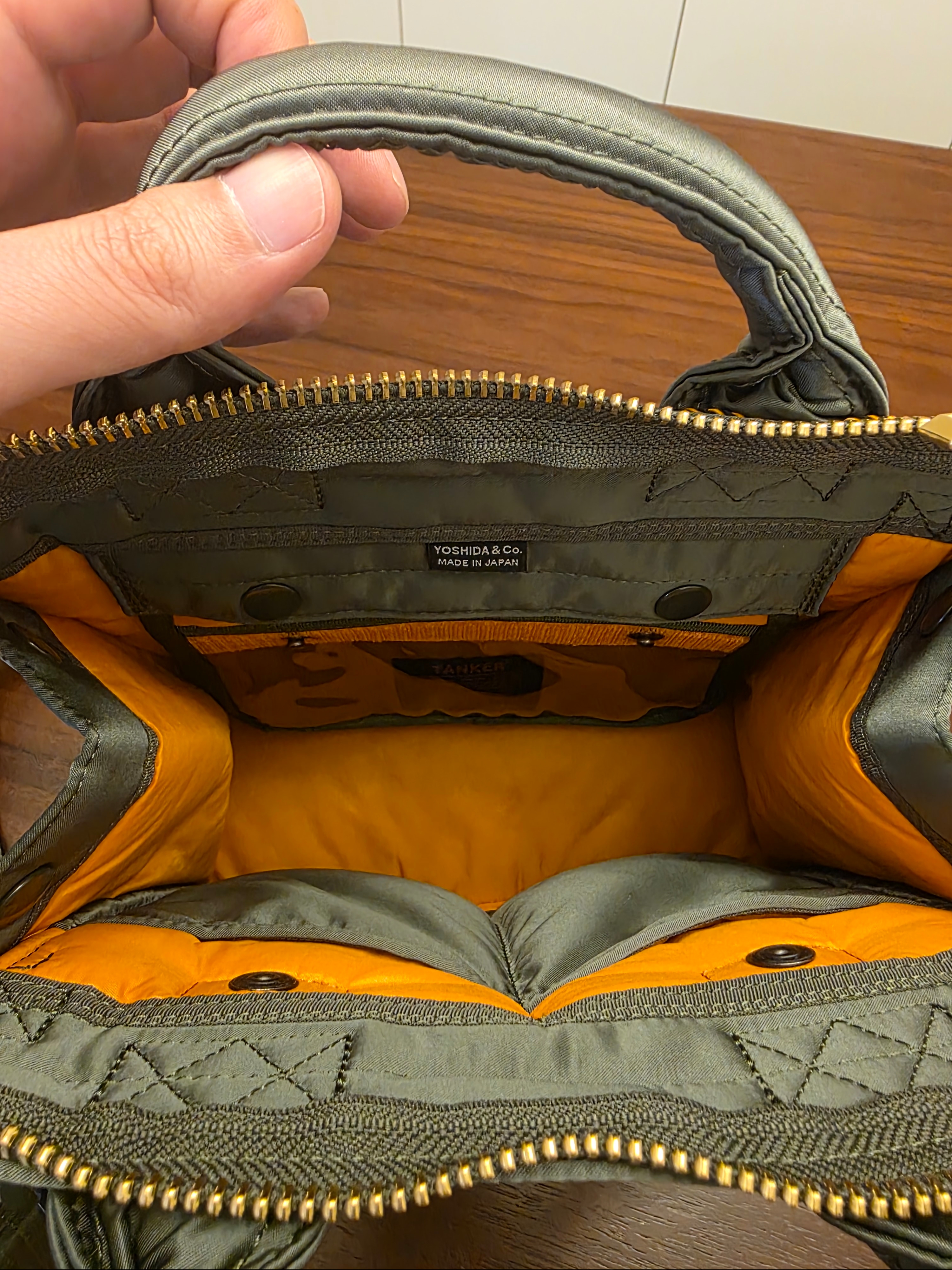 Porter All New Tanker Square Tote Bag Sage Green 착용 스타일 - 4