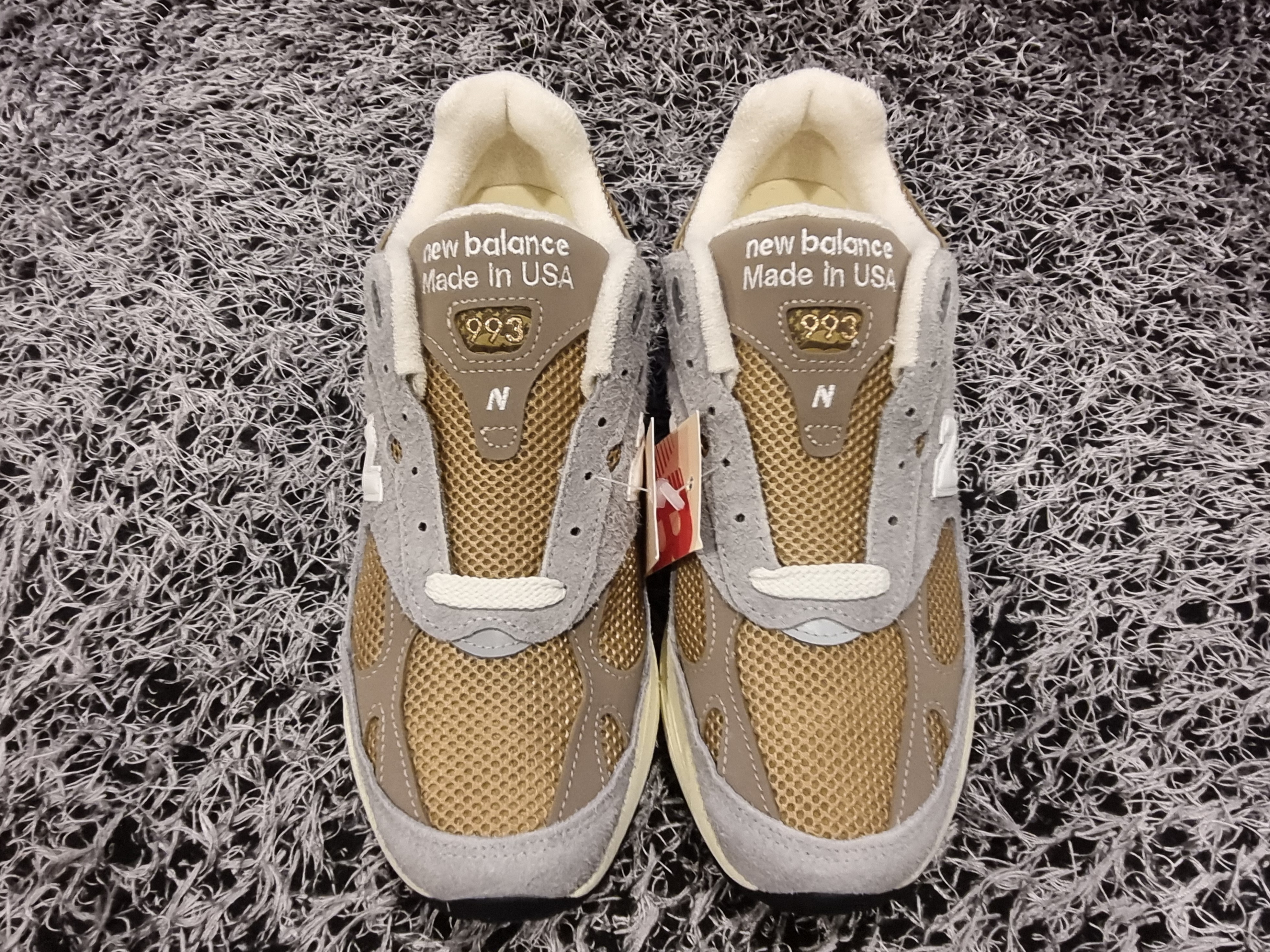 New Balance 993 Made in USA Shadow Grey Driftwood 착용 스타일 - 4