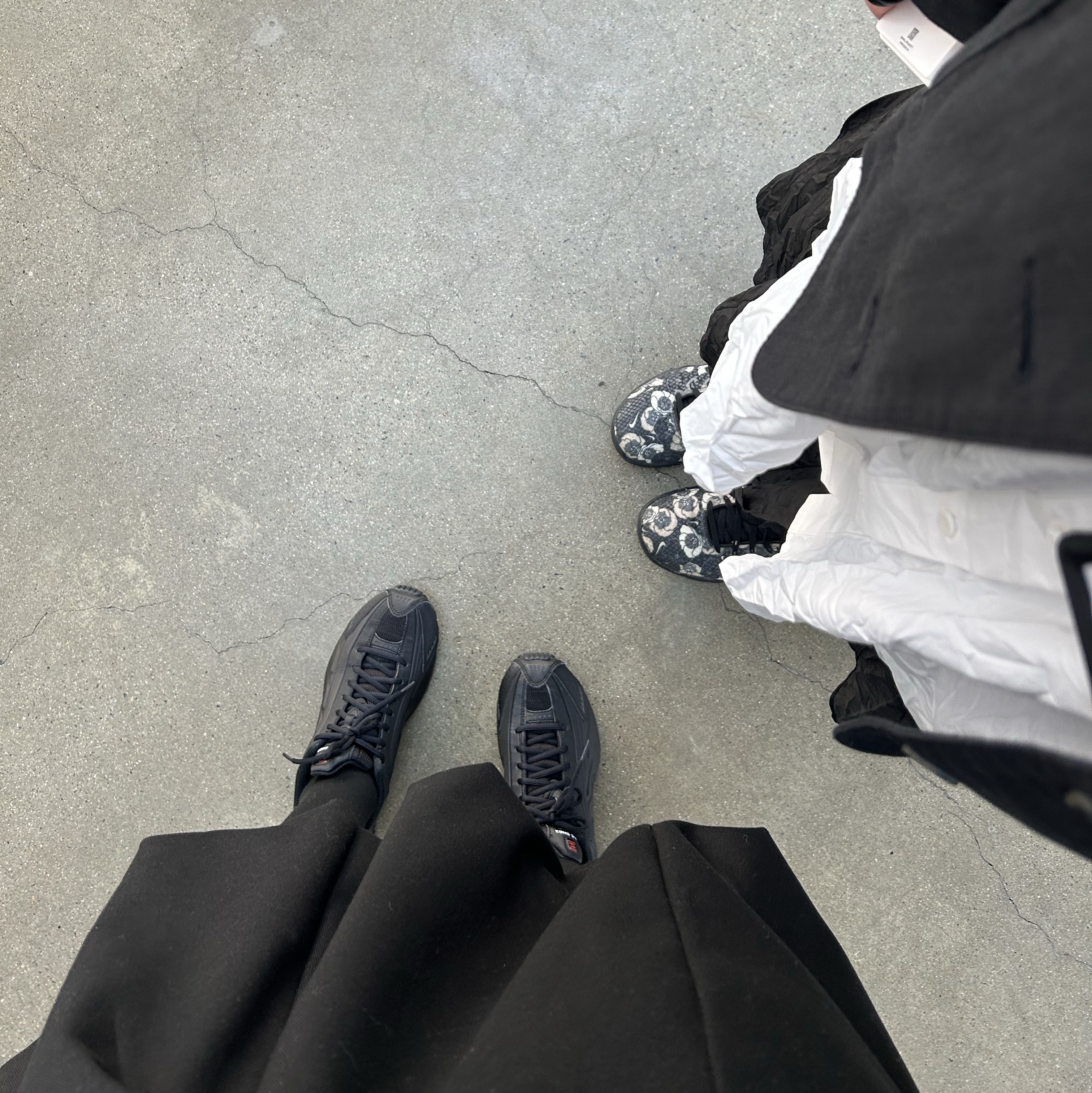 (W) Nike Shox R4 Black 착용 스타일