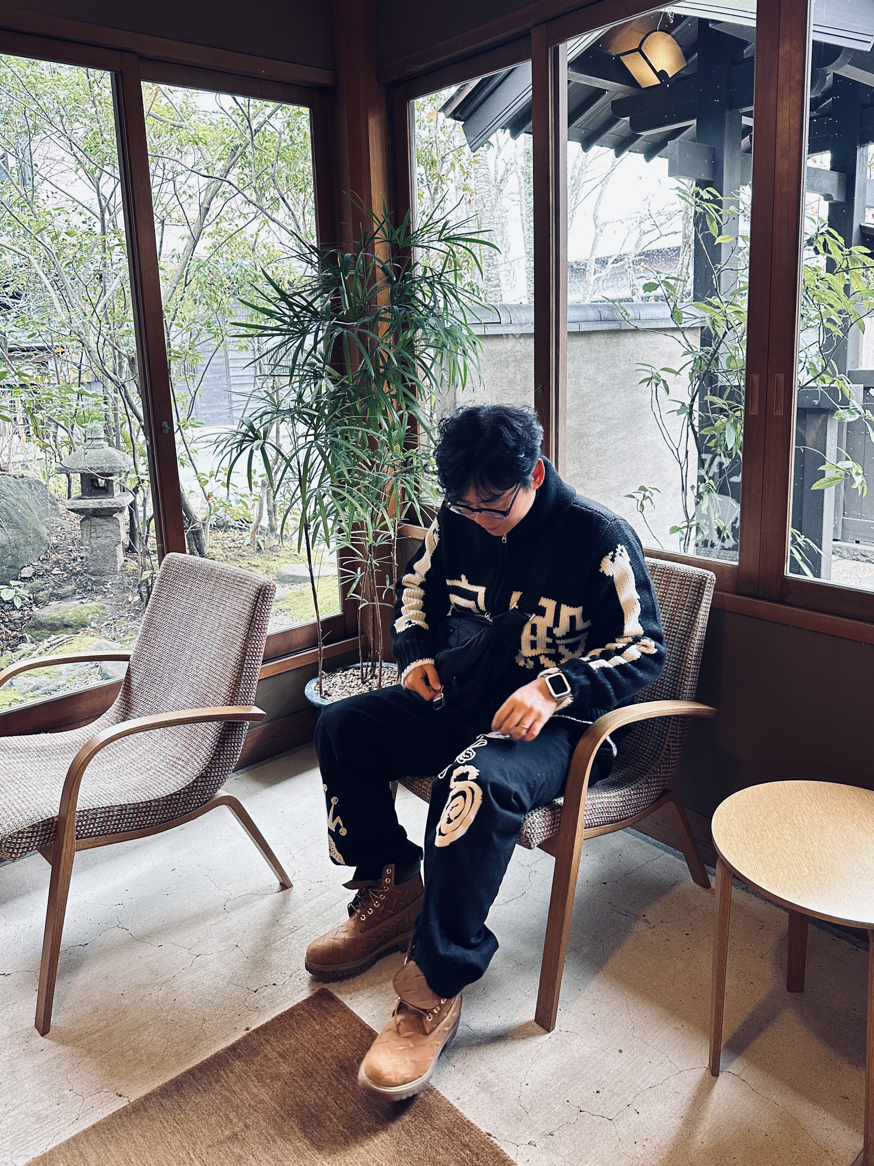 Palace Bones Cowichan Knit Black - 24FW, Stussy Noma Icon Beach Pants Washed Black 착용 스타일 - 2