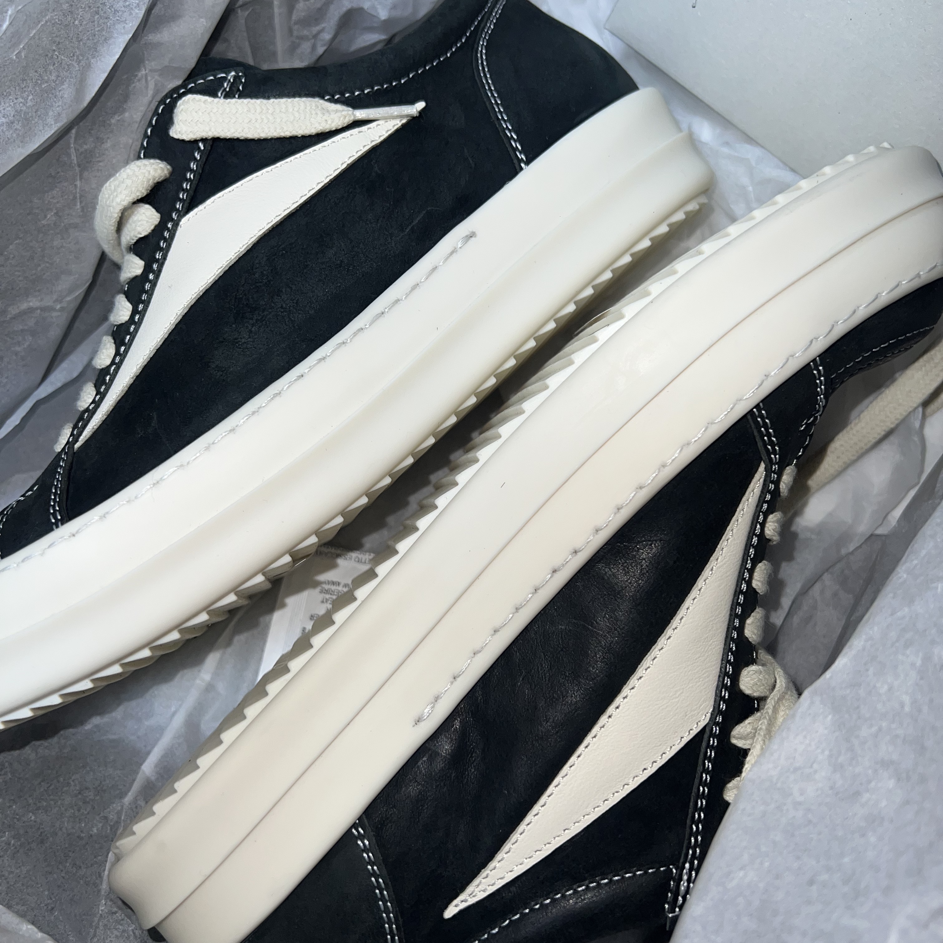 Rick Owens Vintage Sneaks Black Milk 착용 스타일