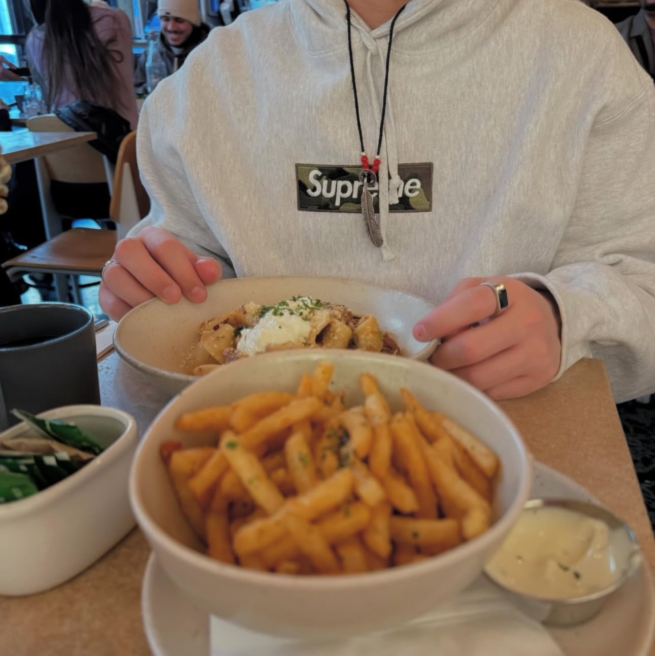 Supreme Box Logo Hooded Sweatshirt Ash Grey - 23FW 착용 스타일 - 2