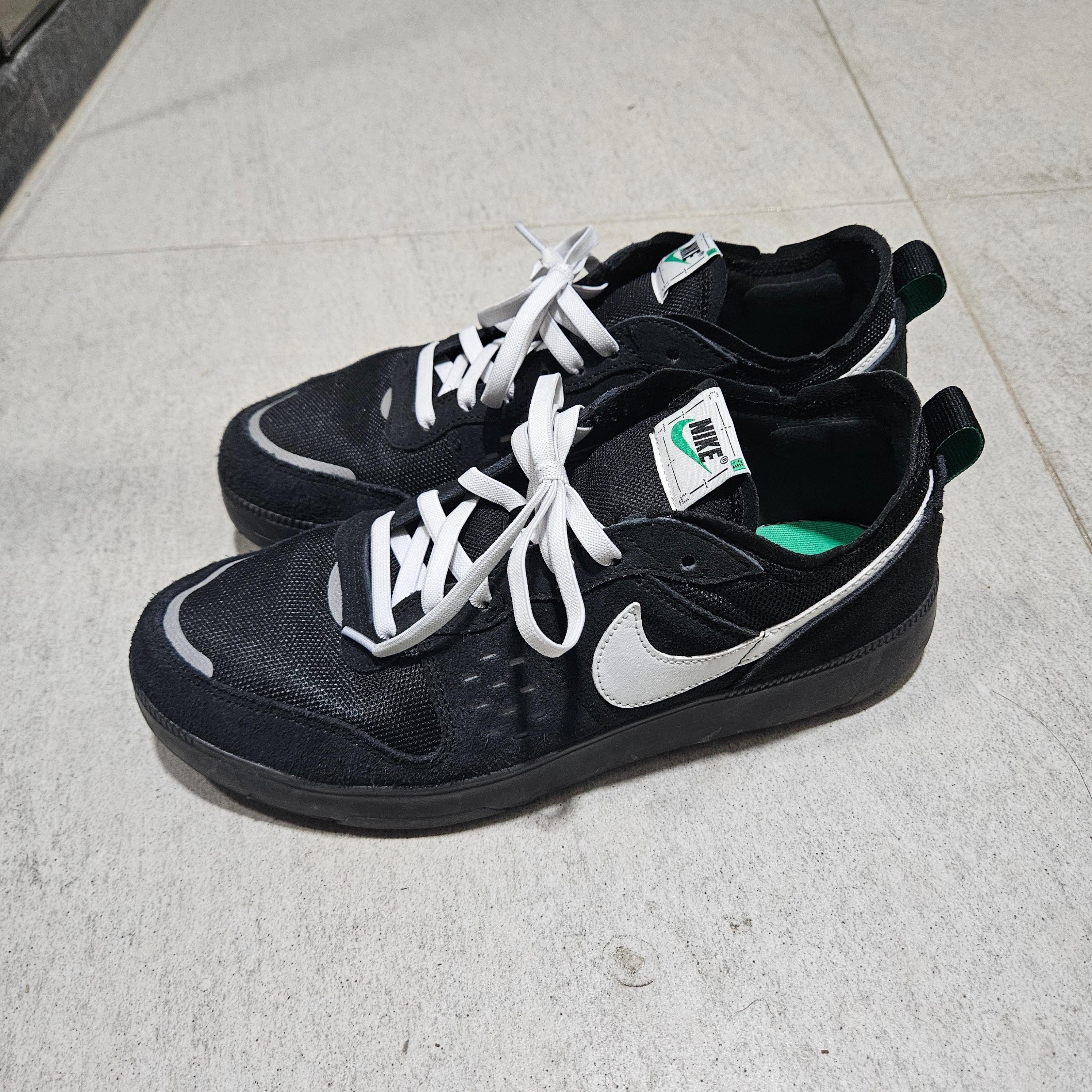 Nike C1TY Black Stadium Green 착용 스타일