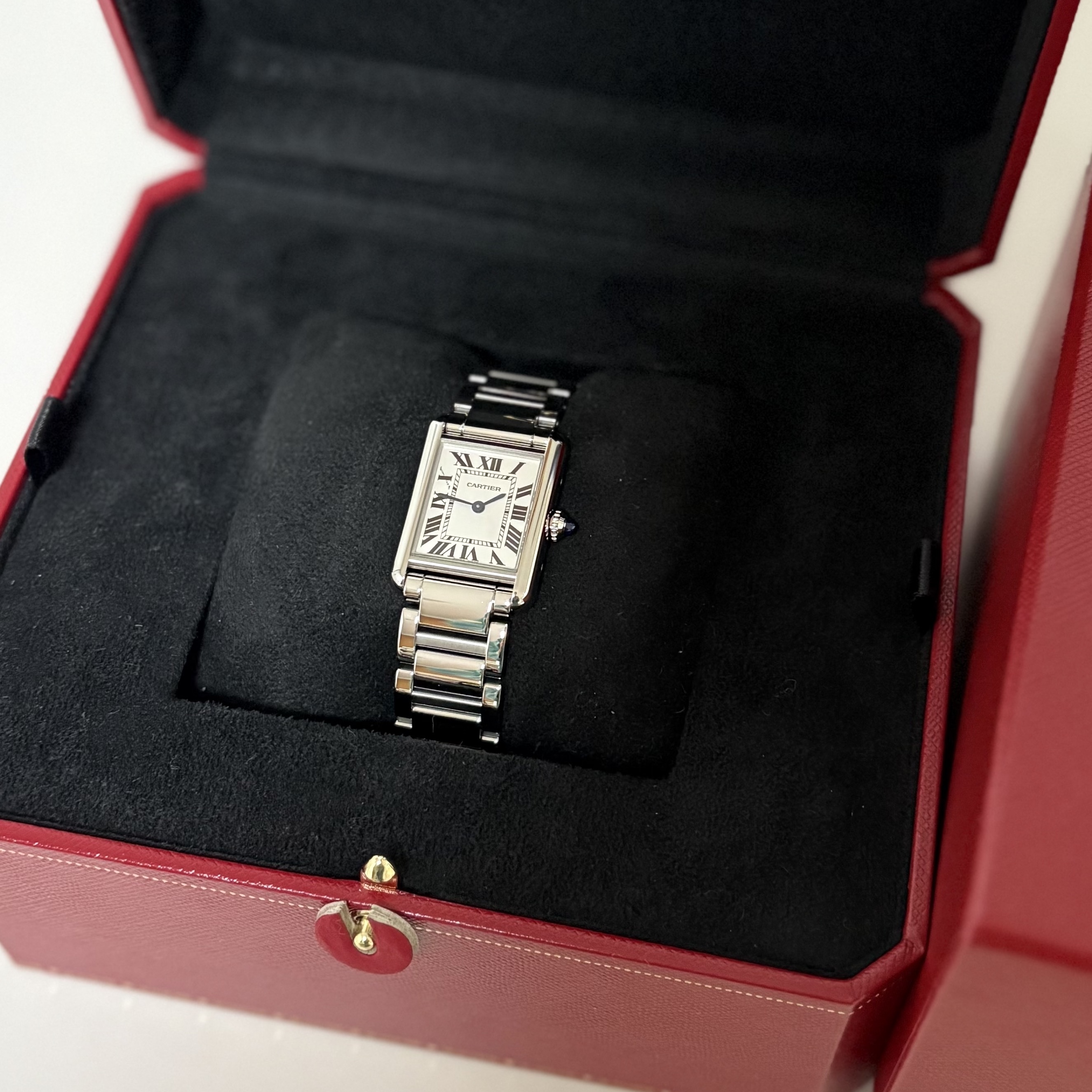 Cartier Tank Must Watch Small Quartz Steel Bracelet Steel 착용 스타일