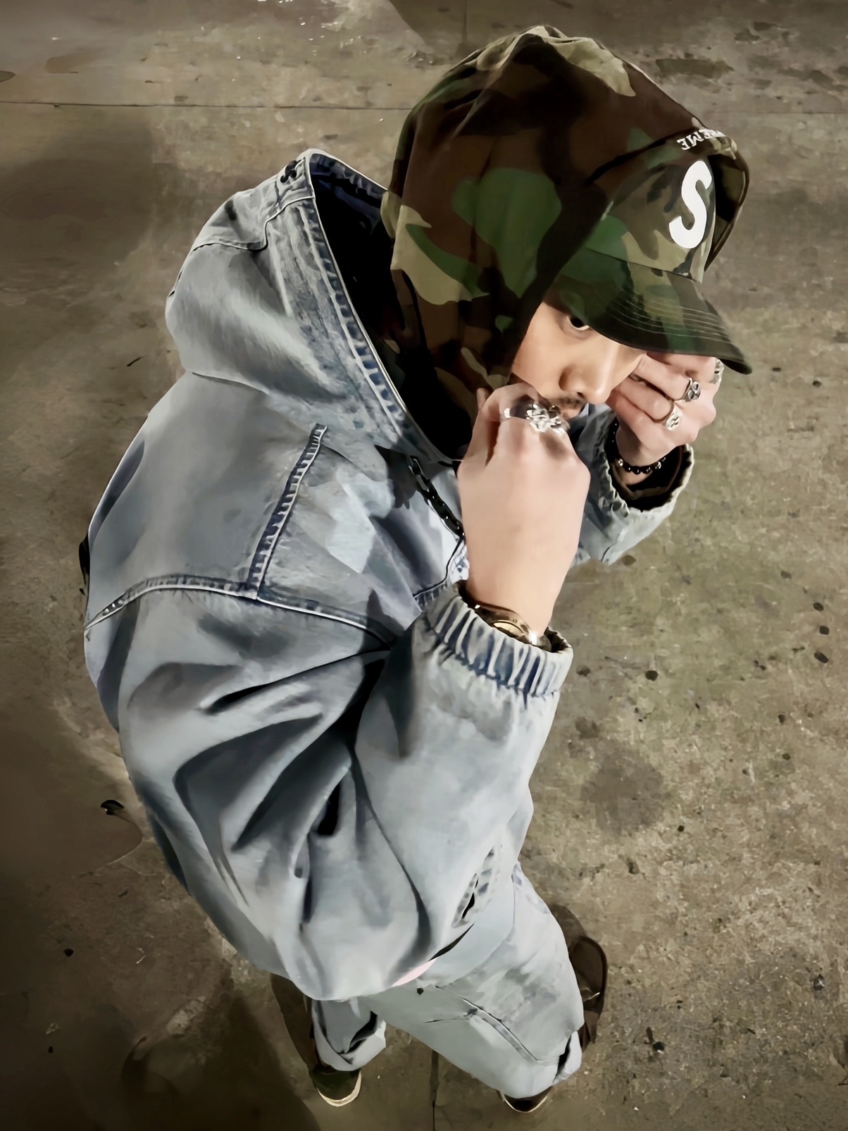Supreme Ventile S Logo 6-Panel Swirl Camo - 21FW, Supreme Swarovski S Logo Hooded Sweatshirt Woodland Camo - 21SS 착용 스타일 - 1