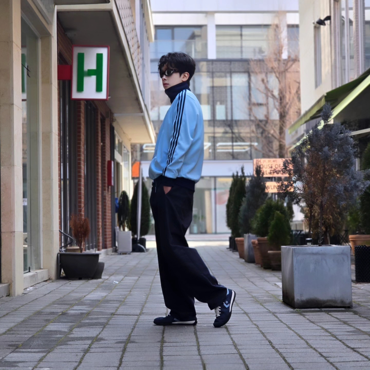 Adidas Adicolor Classic Beckenbauer Track Top Clear Sky Night Indigo - KR Sizing, Converse Run Star Trainer Retro Sport Azul 착용 스타일 - 9