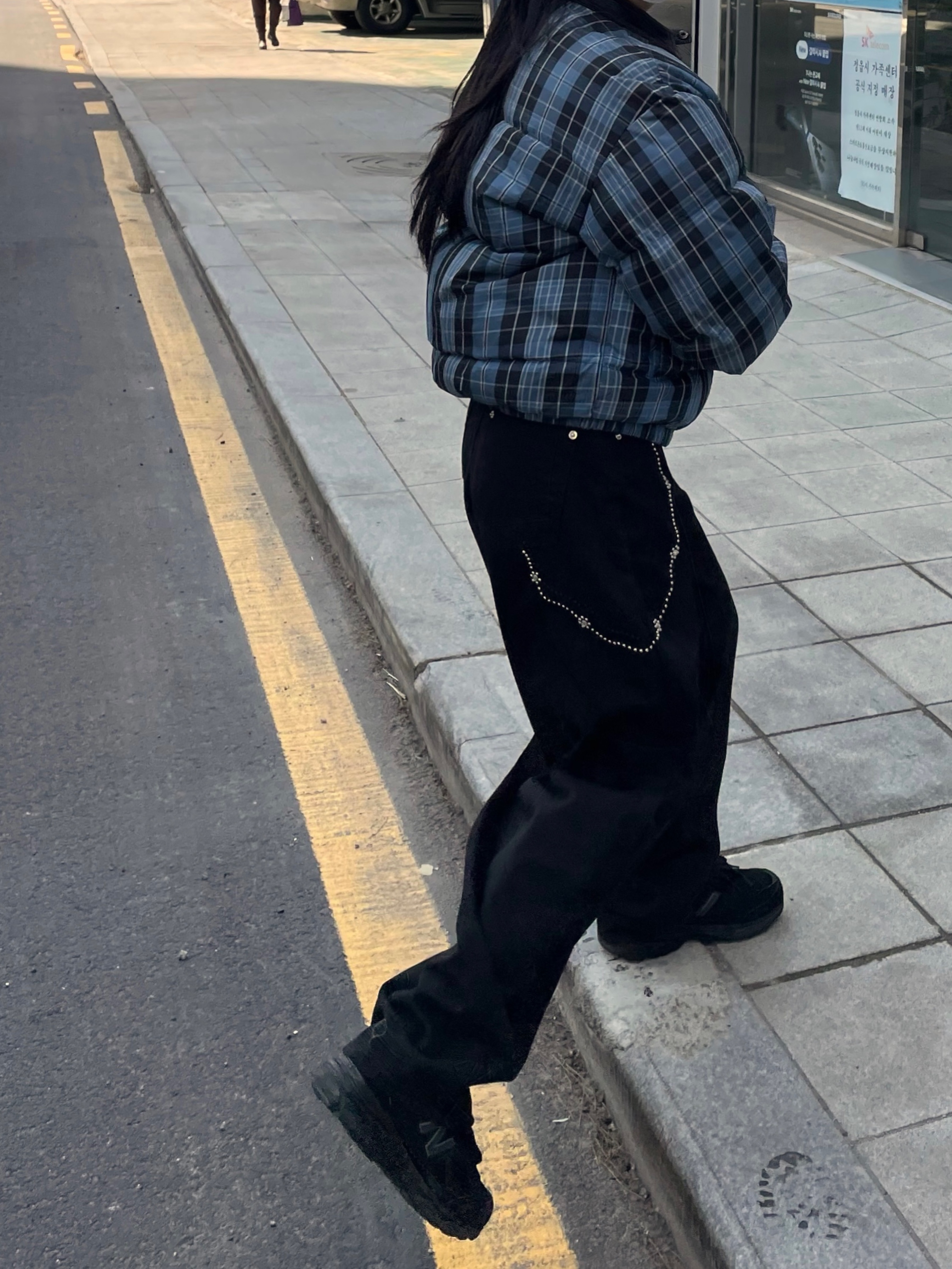 Supreme Leather Collar Puffy Jacket Blue Plaid - 19FW, New Balance 990v4 Made in USA Black - D Standard 착용 스타일 - 1