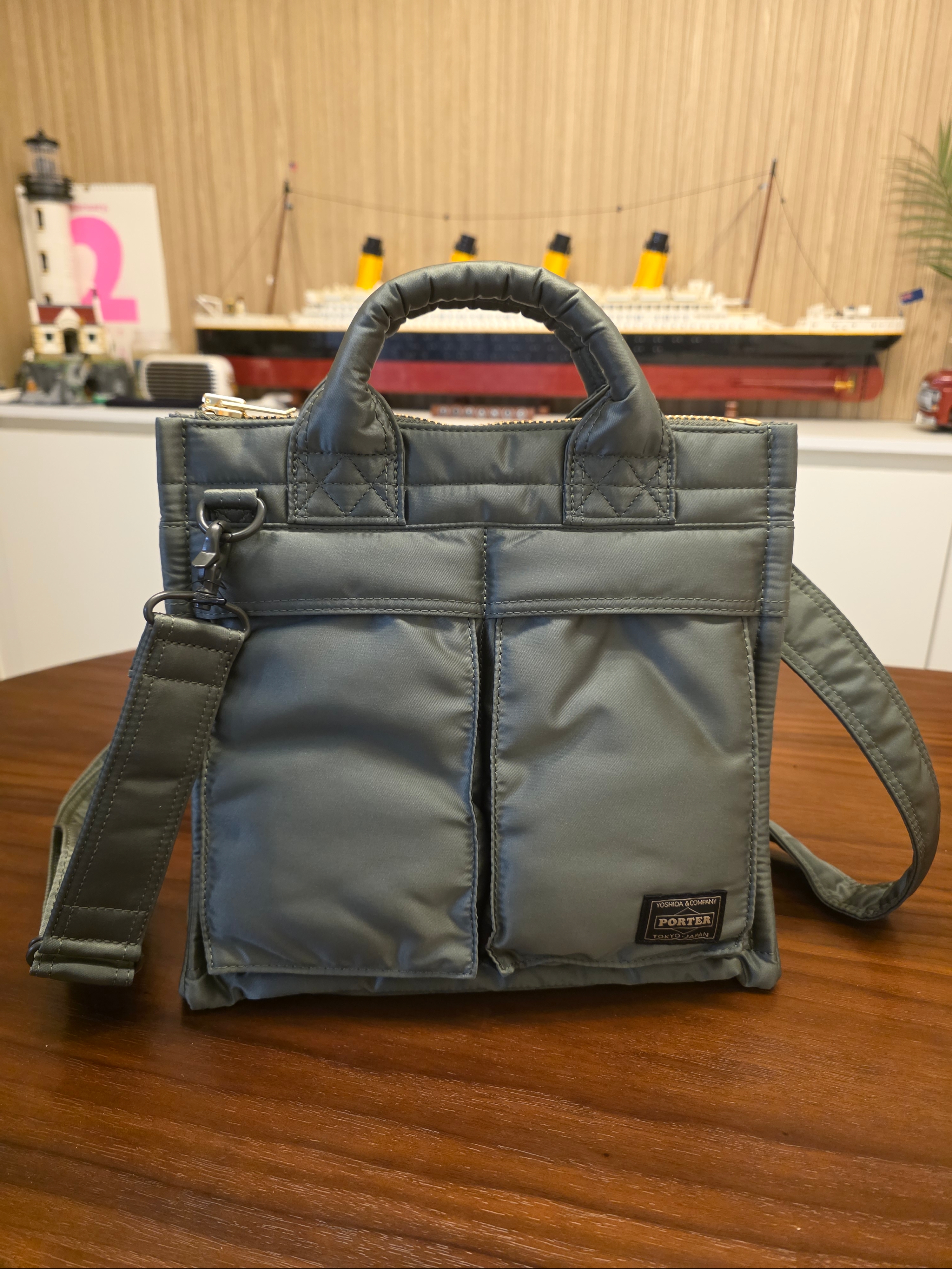 Porter All New Tanker Square Tote Bag Sage Green 착용 스타일 - 1