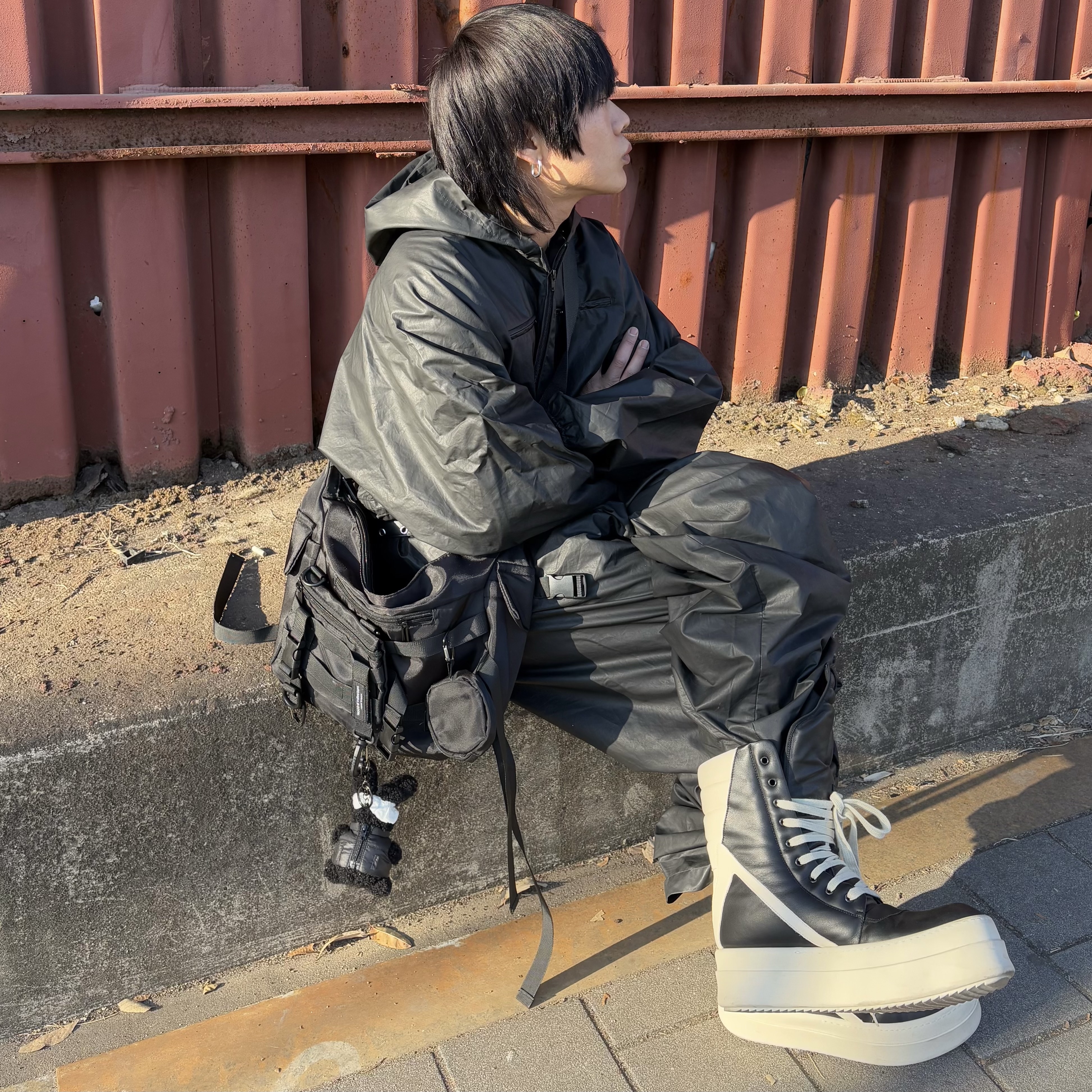 Rick Owens Mega Bumper Geobasket Black Milk, Yeezy Gap Engineered By Balenciaga Coated Cotton Overalls Black 착용 스타일 - 2