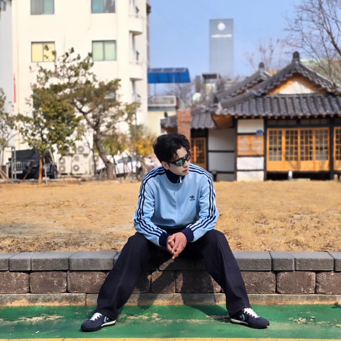 Adidas Adicolor Classic Beckenbauer Track Top Clear Sky Night Indigo - KR Sizing, Converse Run Star Trainer Retro Sport Azul 착용 스타일 - 3