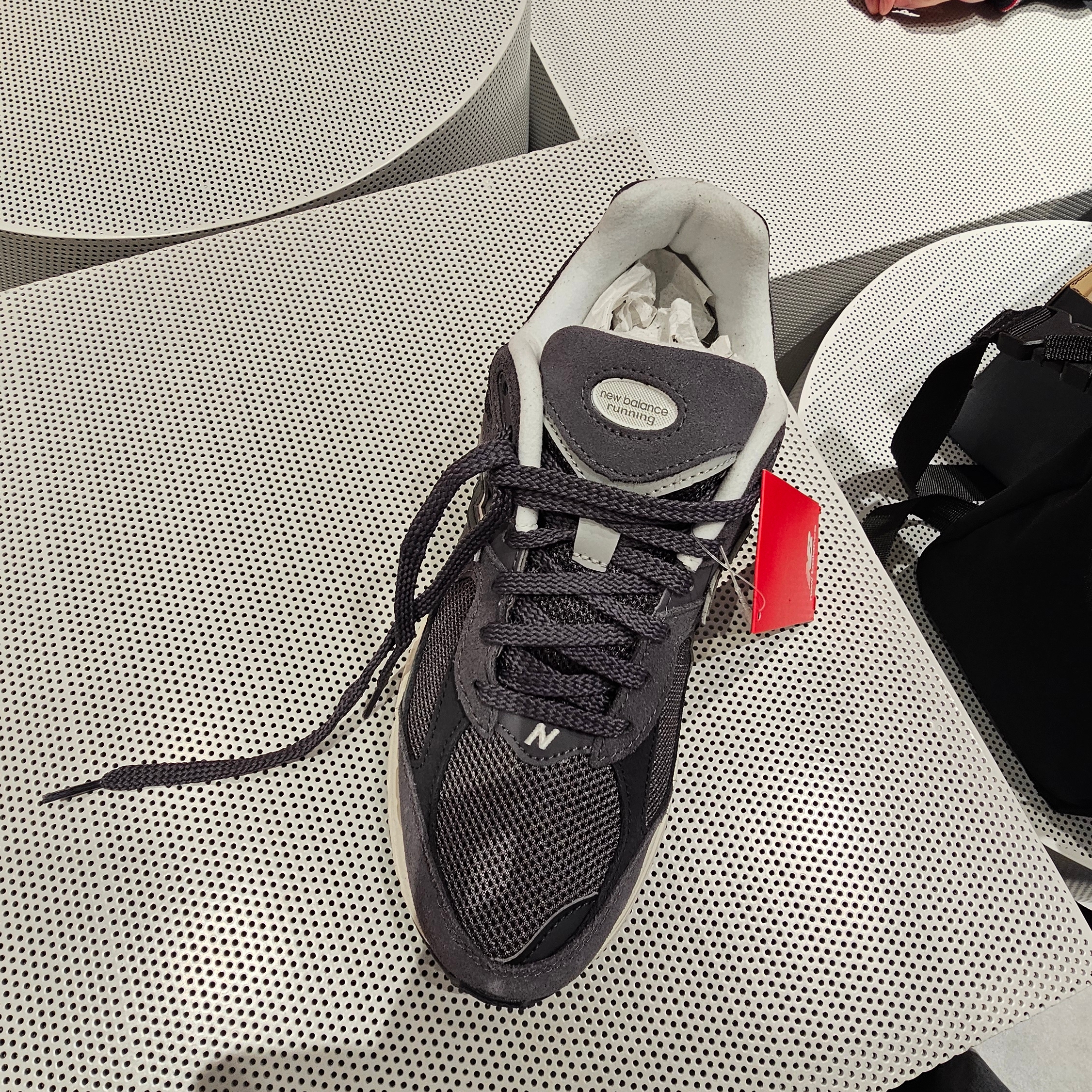 New Balance 2002R Magnet Phantom 착용 스타일