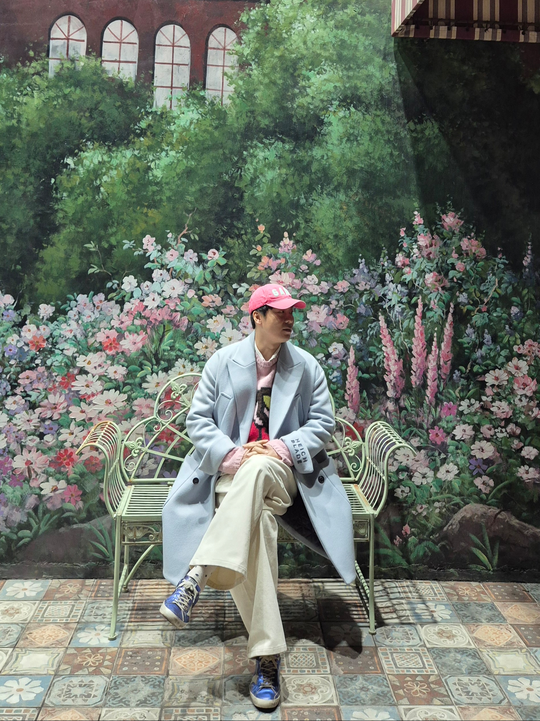 Our Legacy Sonar Roundneck Candyfloss Cherry Acrylic, Wrangler LOOSE STRAIGHT FIT Solid Denim Pants Ivory 착용 스타일 - 4