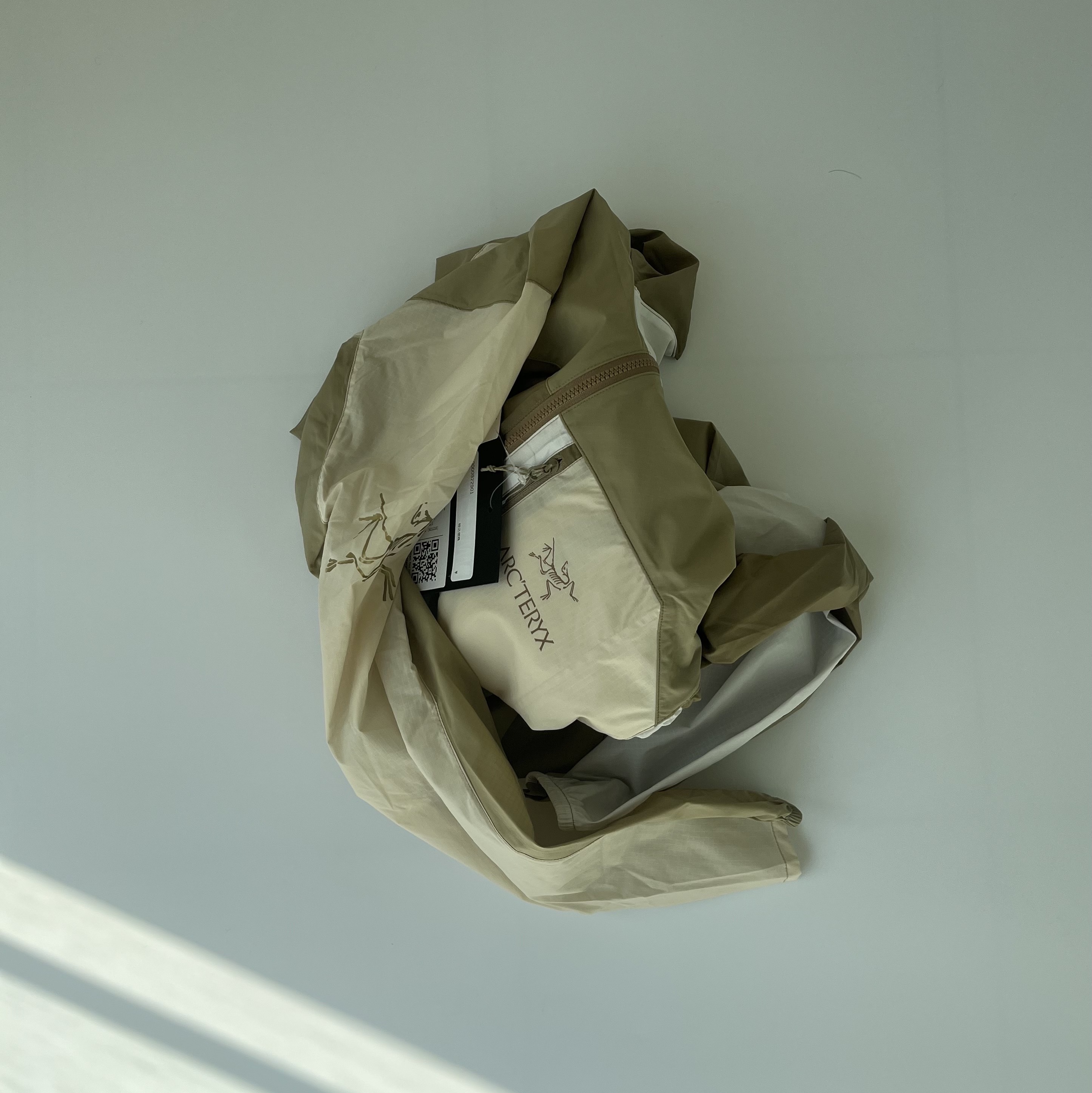 Arc'teryx x Beams Squamish Hoody Nagomi, Arc'teryx x Beams Beta Jacket Nagomi 착용 스타일 - 5