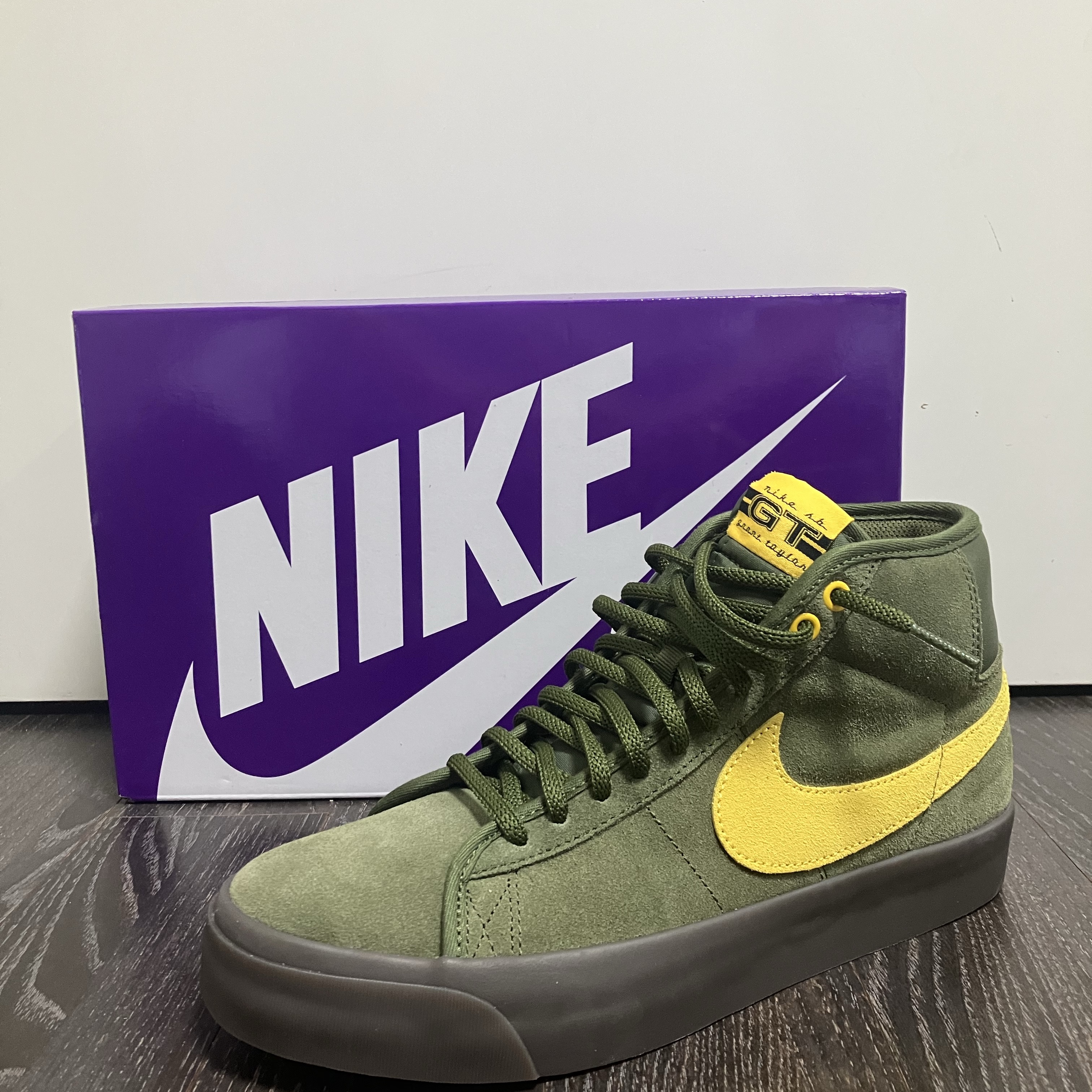 Nike x Antihero SB Zoom Blazer Mid Rough Green and Amarillo 착용 스타일