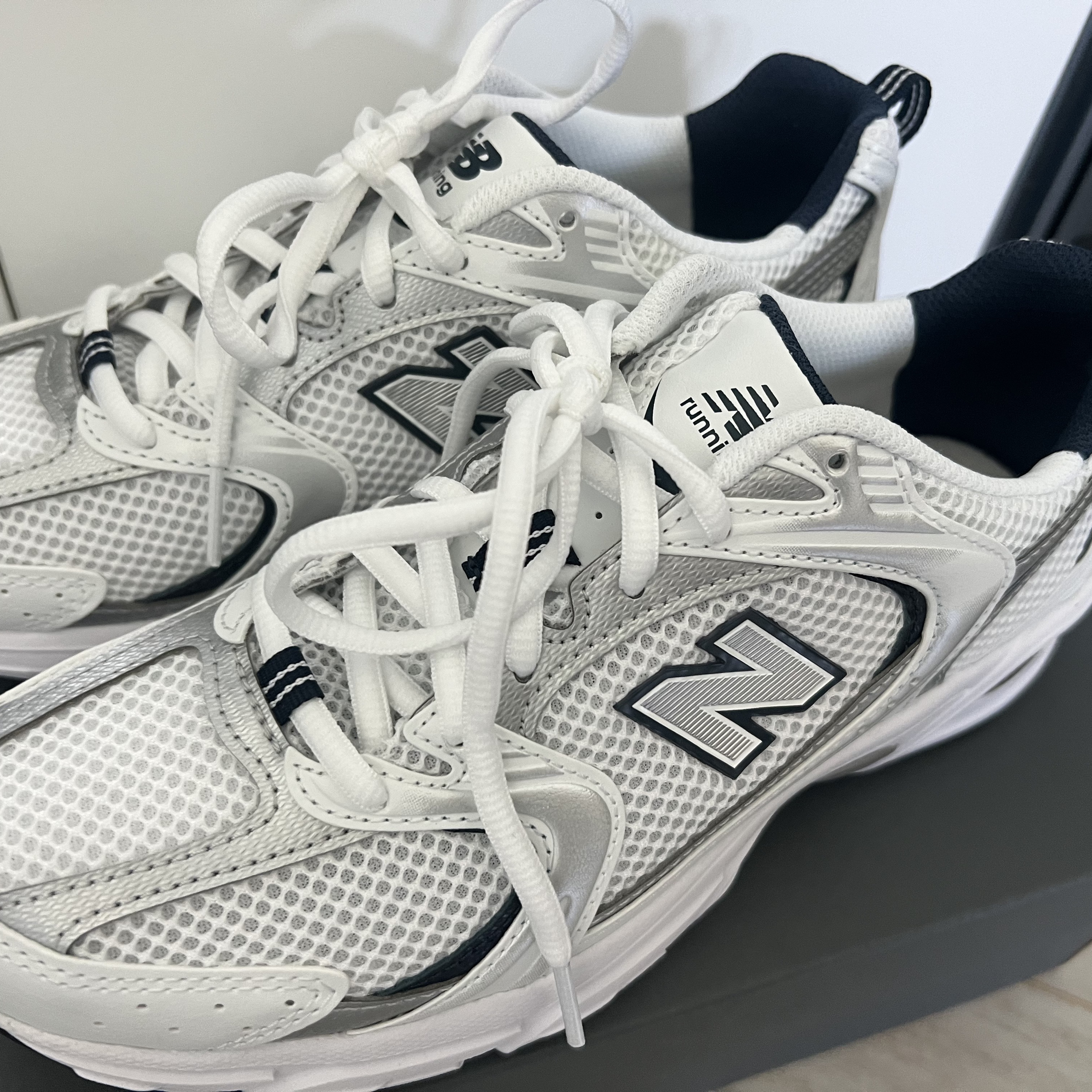 New Balance 530 White 착용 스타일