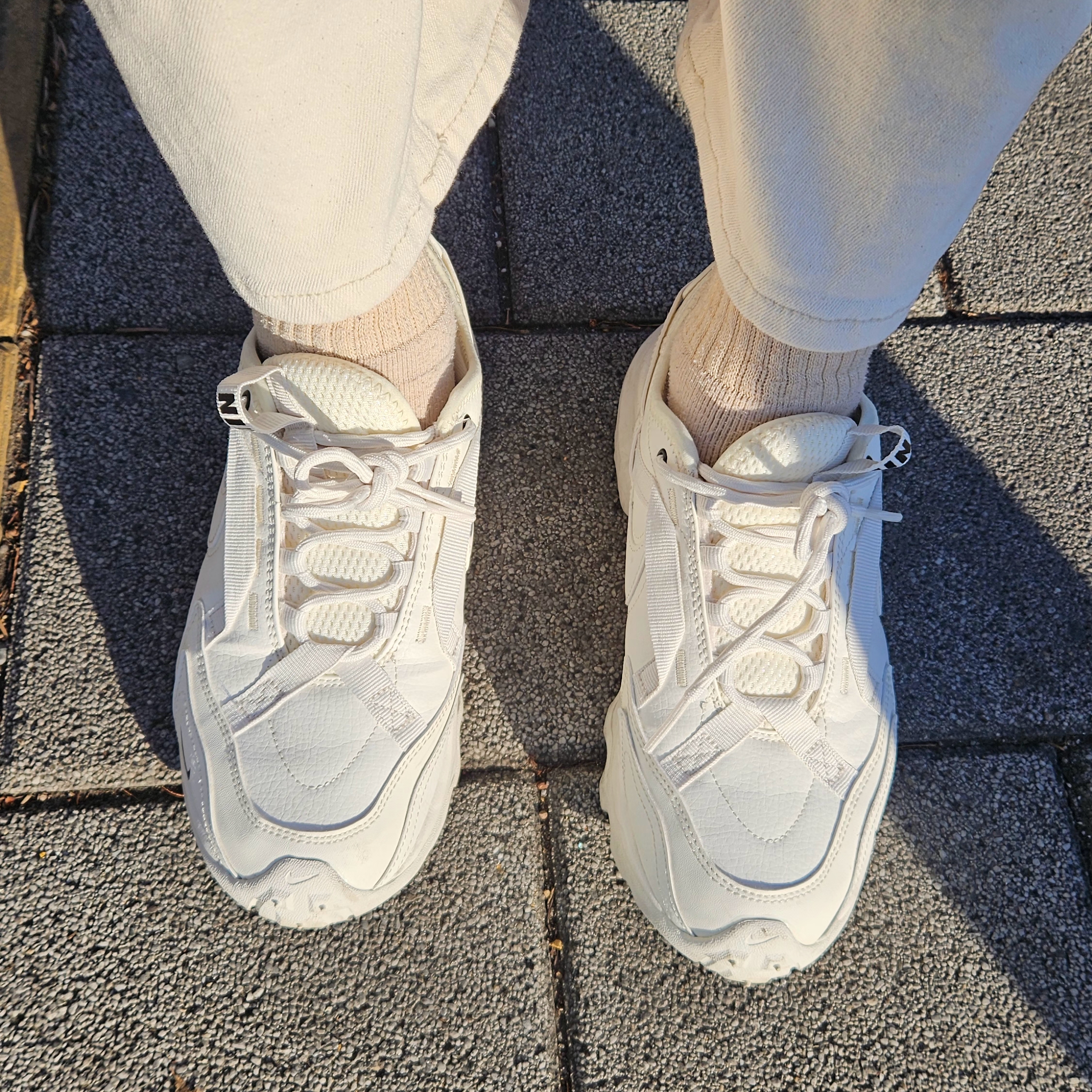 (W) Nike TC 7900 Summit White 착용 스타일 - 1