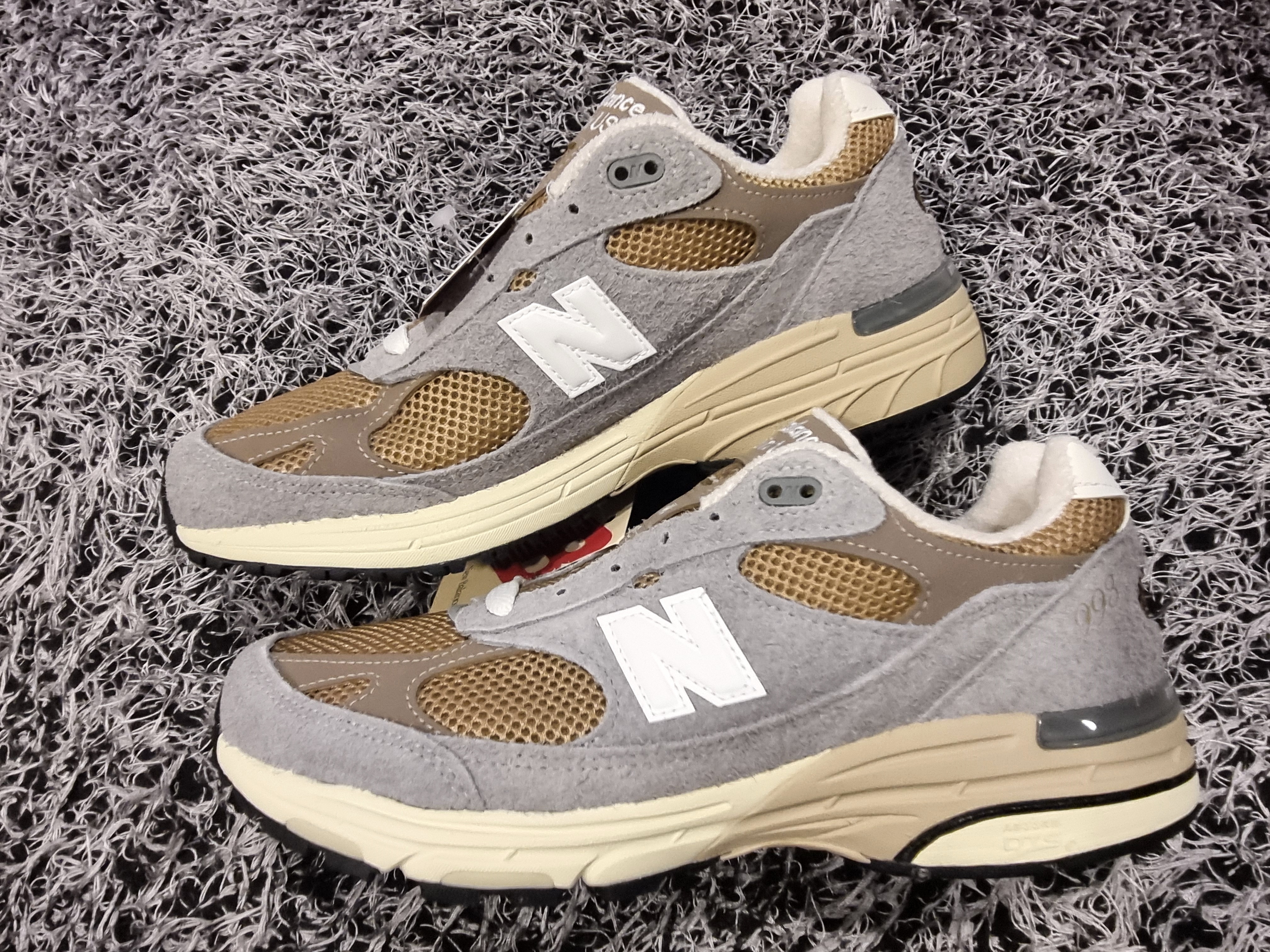 New Balance 993 Made in USA Shadow Grey Driftwood 착용 스타일 - 3