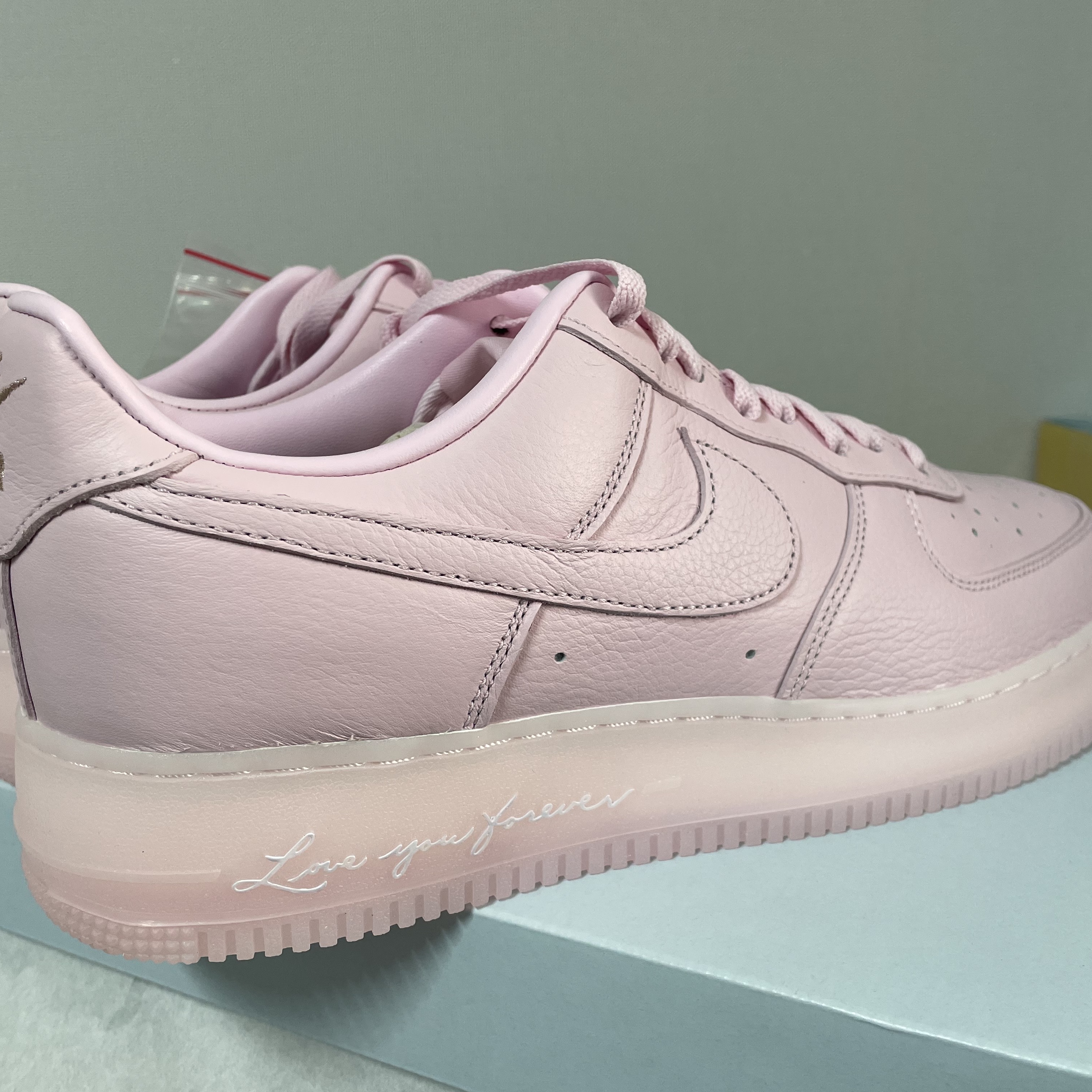 Nike x Drake Nocta Air Force 1 Low SP Certified Lover Boy Pink Foam 착용 스타일 - 3