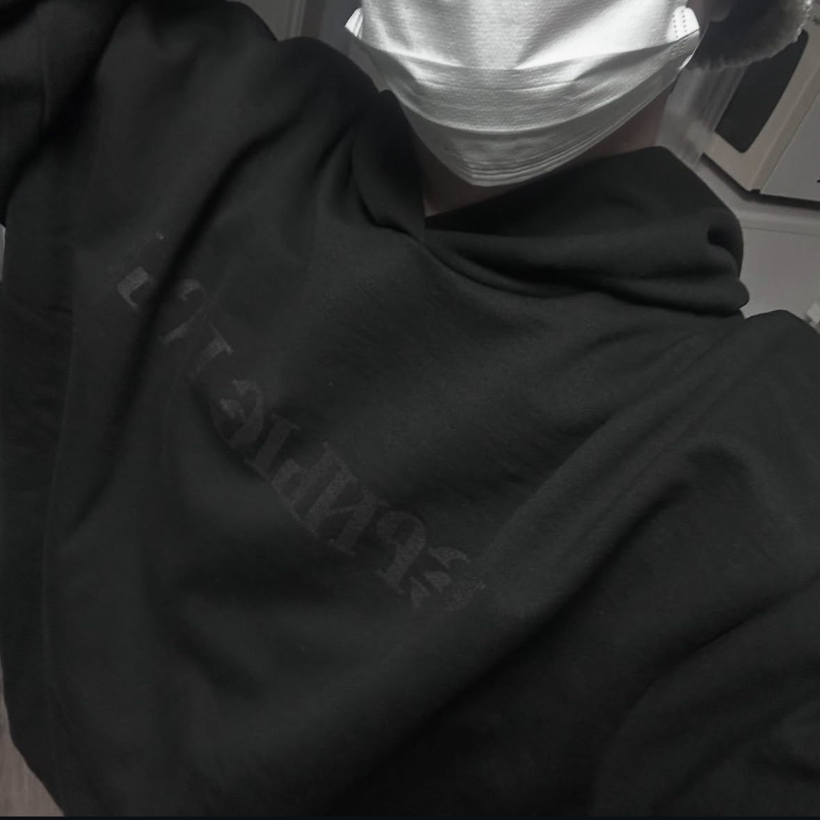Yeezy x Gosha Rubchinskiy YZY Black Dogs Hoodie Black 착용 스타일