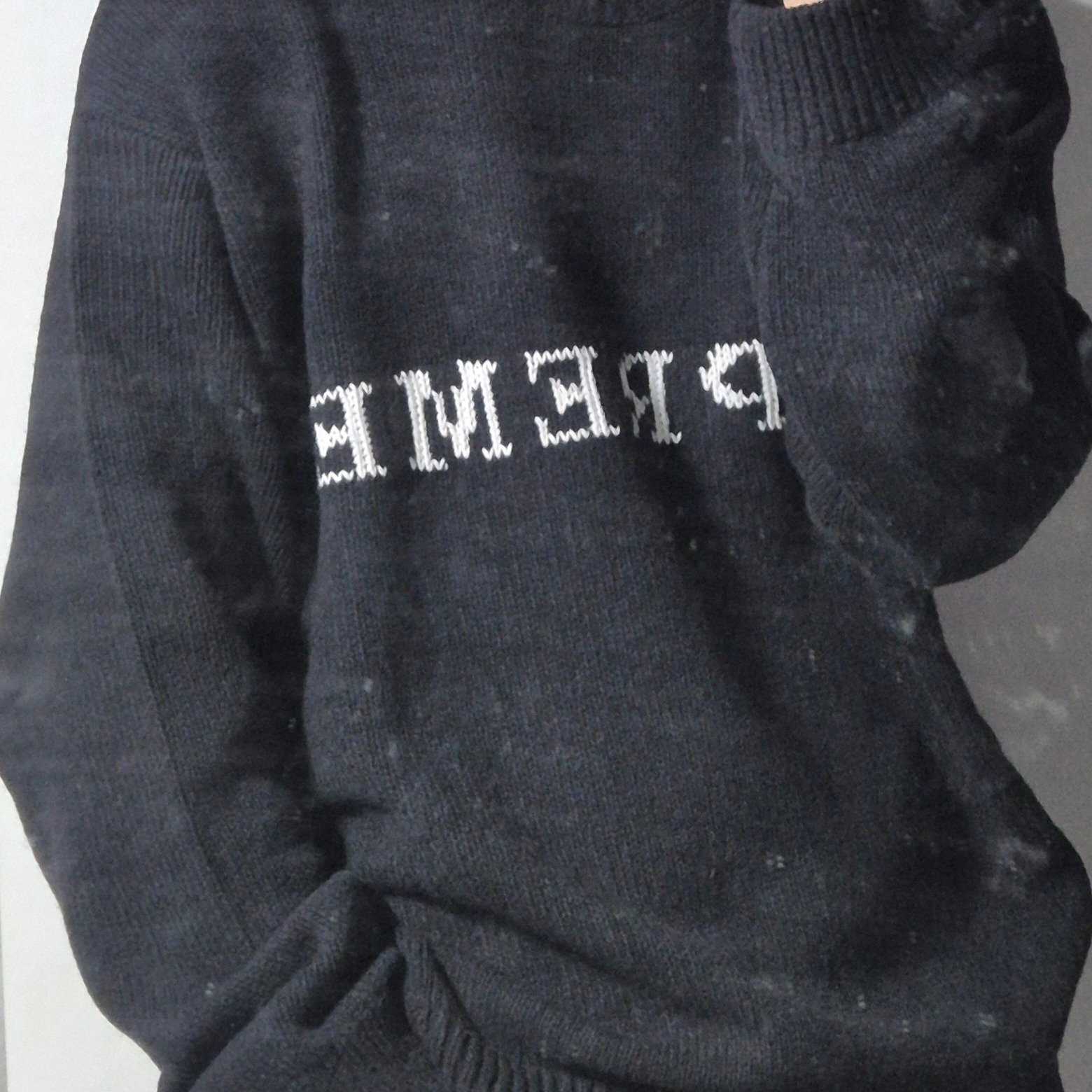 Supreme Contrast Logo Sweater Black - 25SS 착용 스타일 - 1