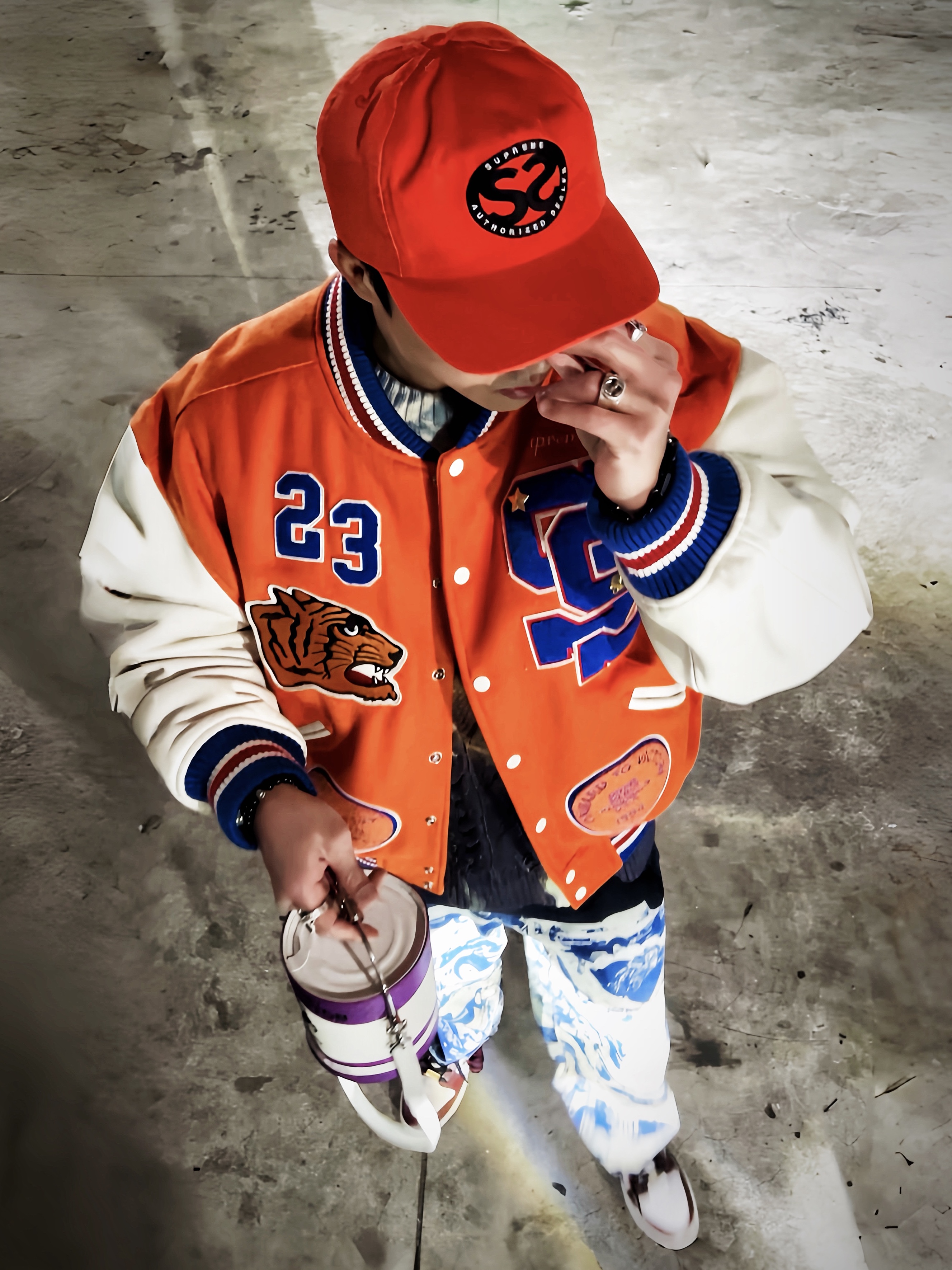 Supreme Double S 5-Panel Orange - 22SS, Supreme Tiger Varsity Jacket Orange - 23FW 착용 스타일 - 1