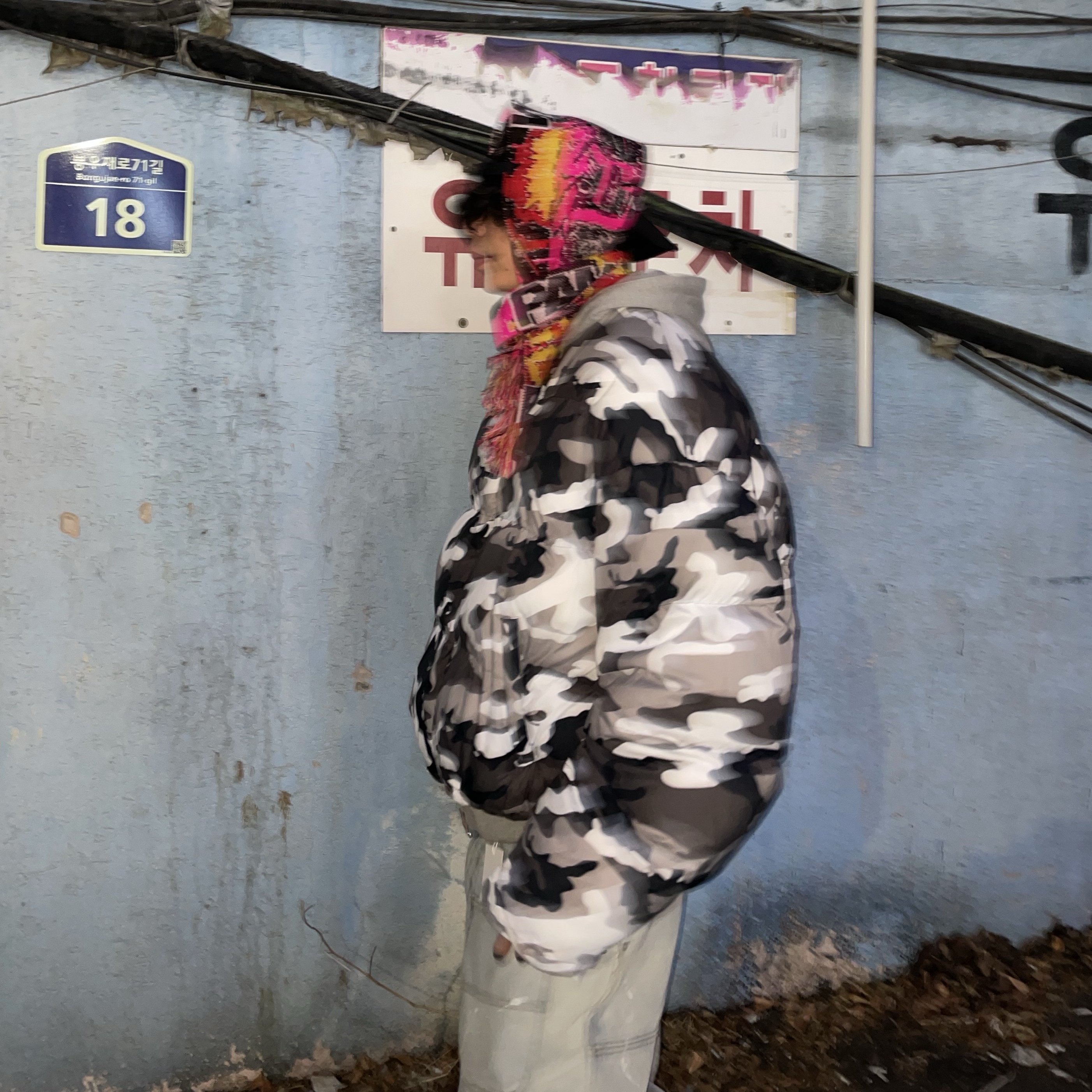 Project G/R Backward Carpenter Pants Blue, Project G/R Reversible Hooded Puffer Jacket Grey 착용 스타일 - 5