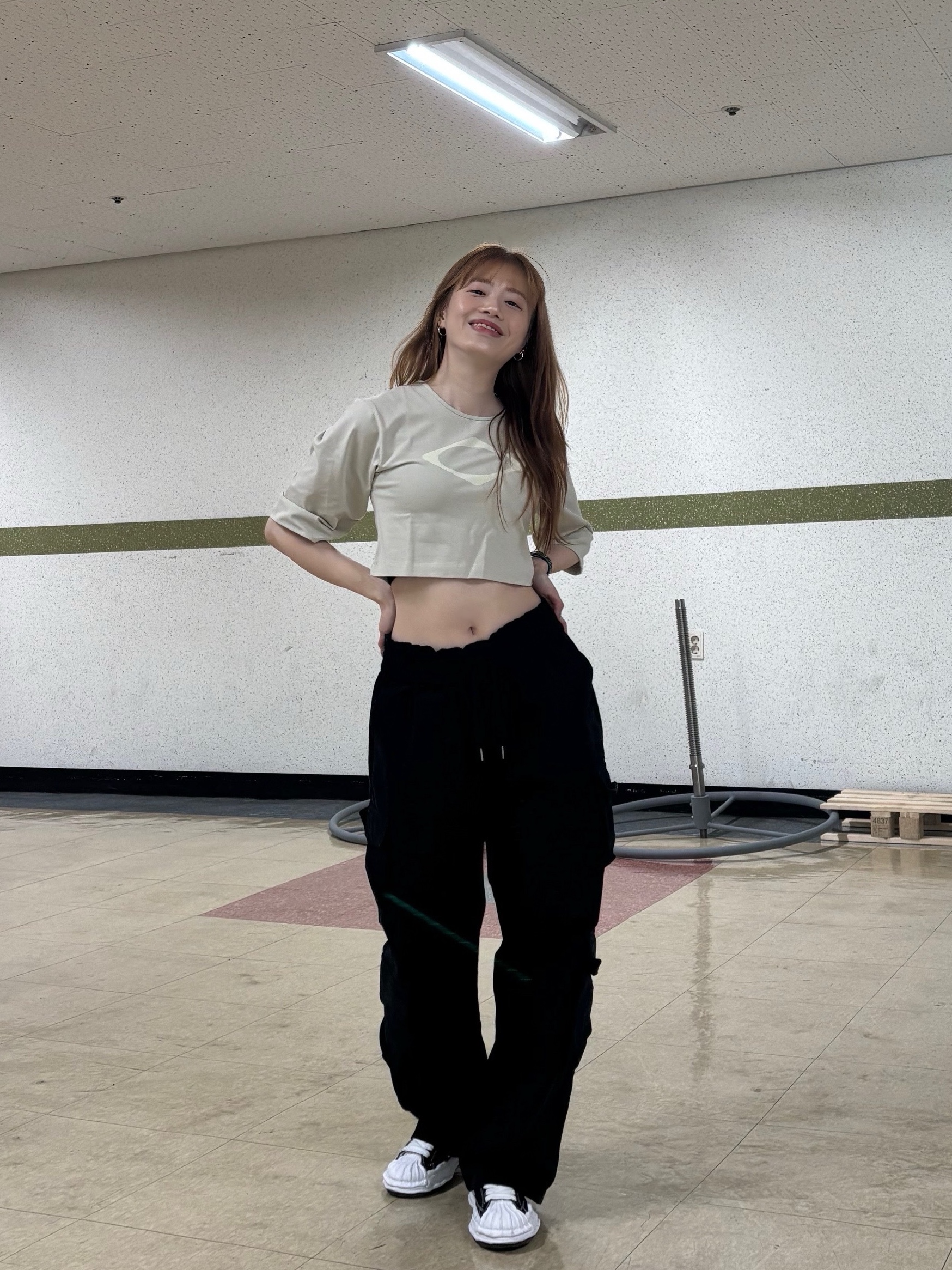 메종 미하라 야스히로 블레이키 OG 솔 캔버스 로우탑 스니커즈 블랙 화이트 착용 스타일 - 3