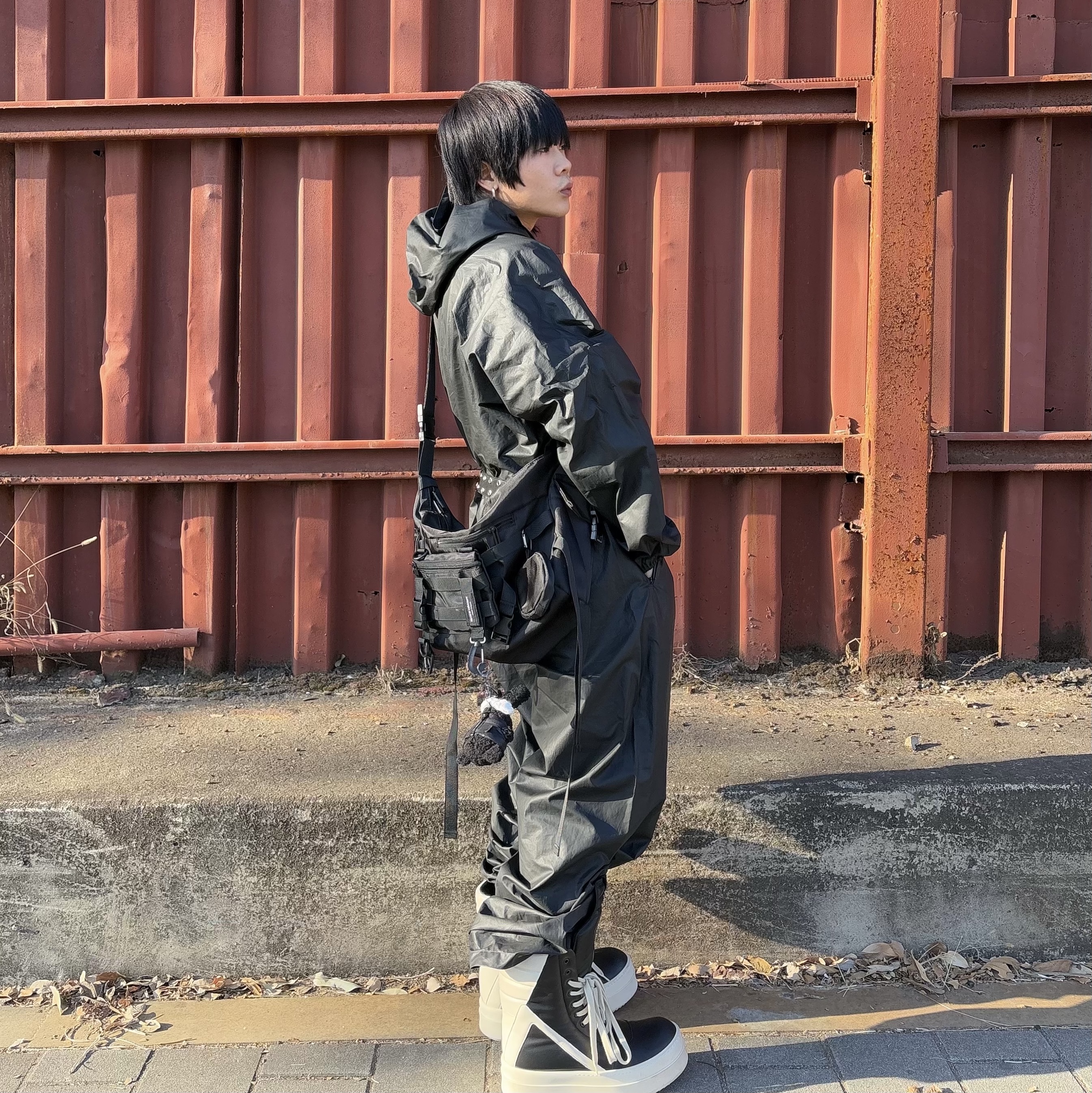 Rick Owens Mega Bumper Geobasket Black Milk, Yeezy Gap Engineered By Balenciaga Coated Cotton Overalls Black 착용 스타일 - 1