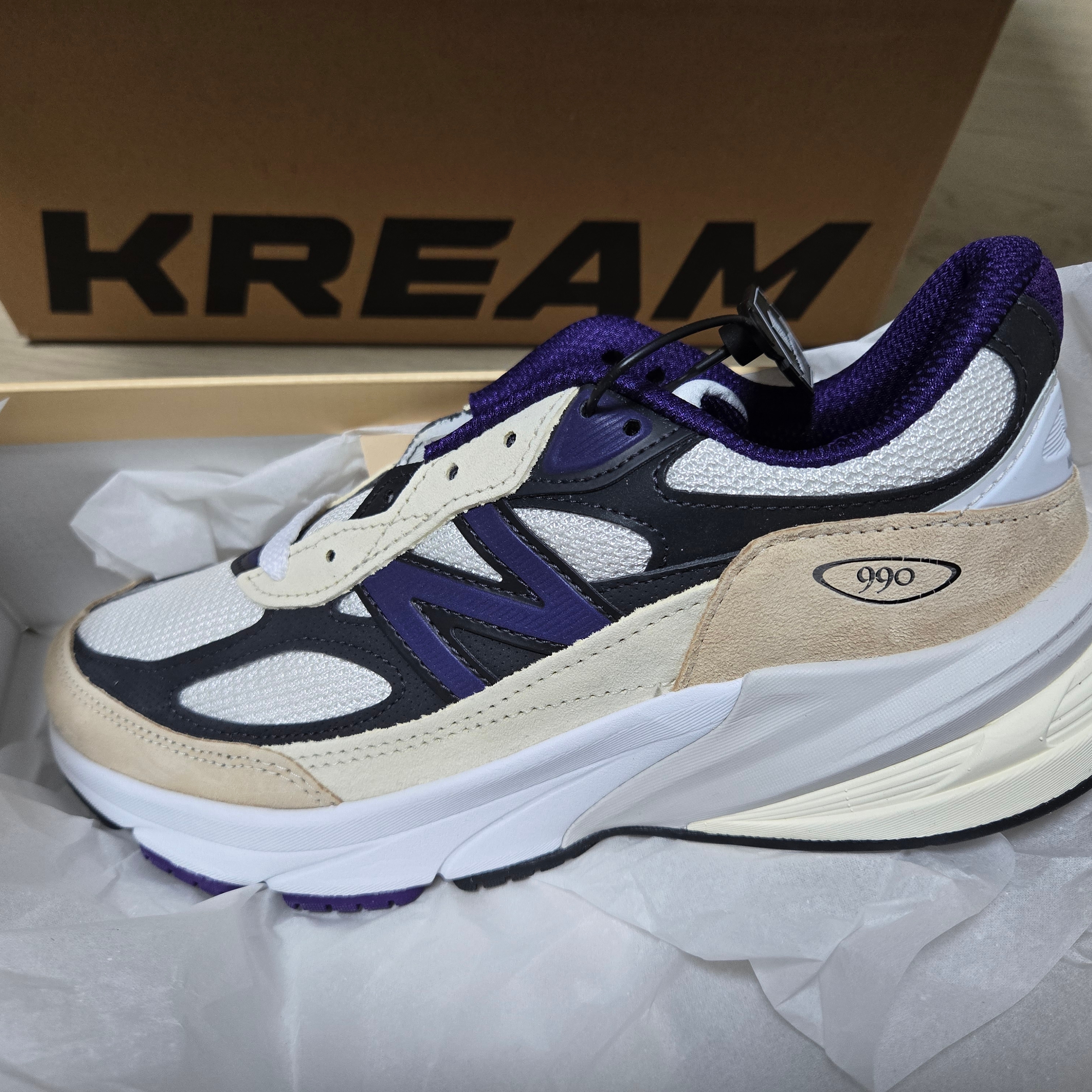 New Balance 990v6 Made in USA White Black Plum 착용 스타일