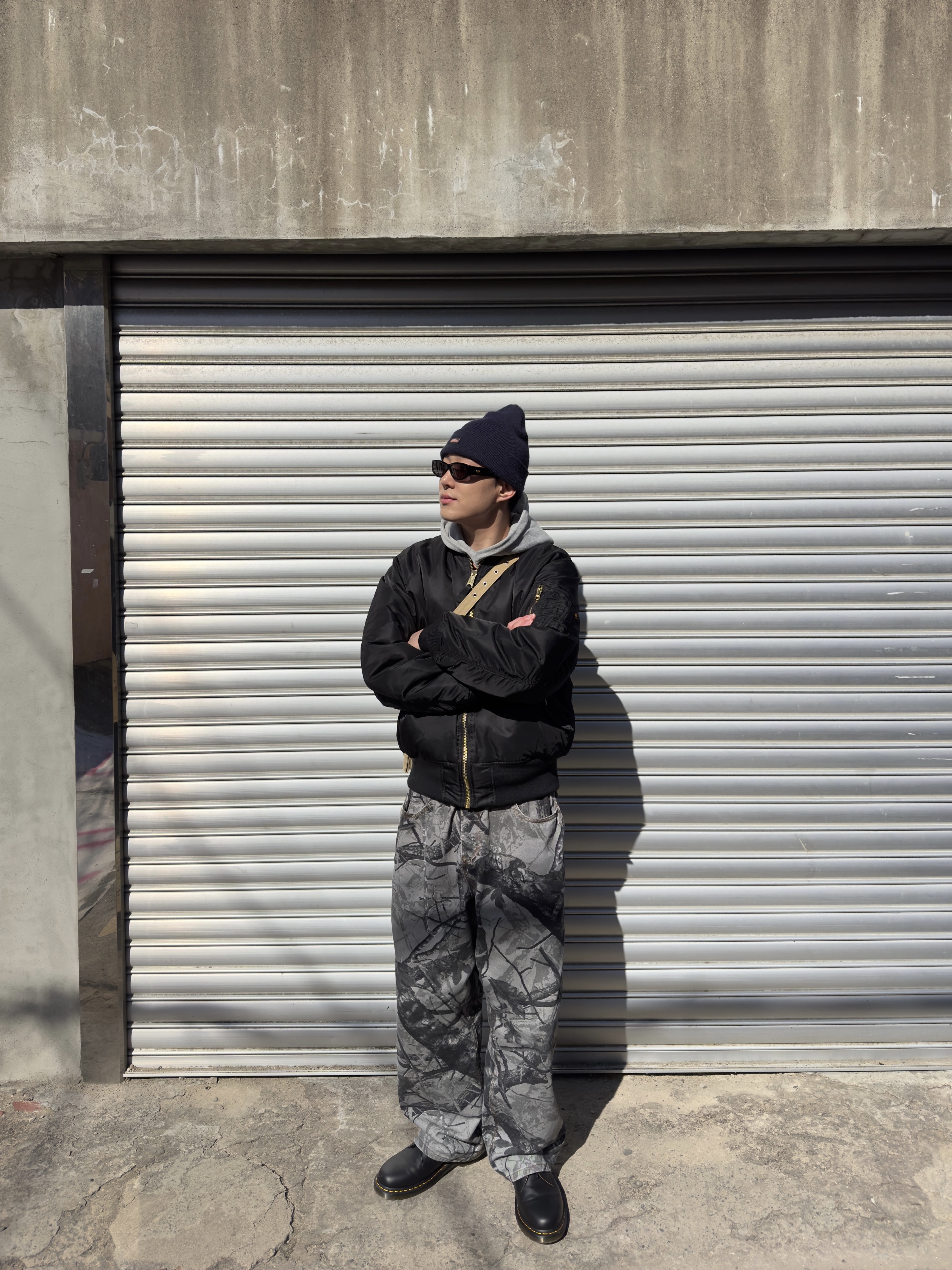 ALPHA INDUSTRIES MA-1 Flight Jacket Black, Supreme x Dickies Beanie Navy - 23FW 착용 스타일 - 3