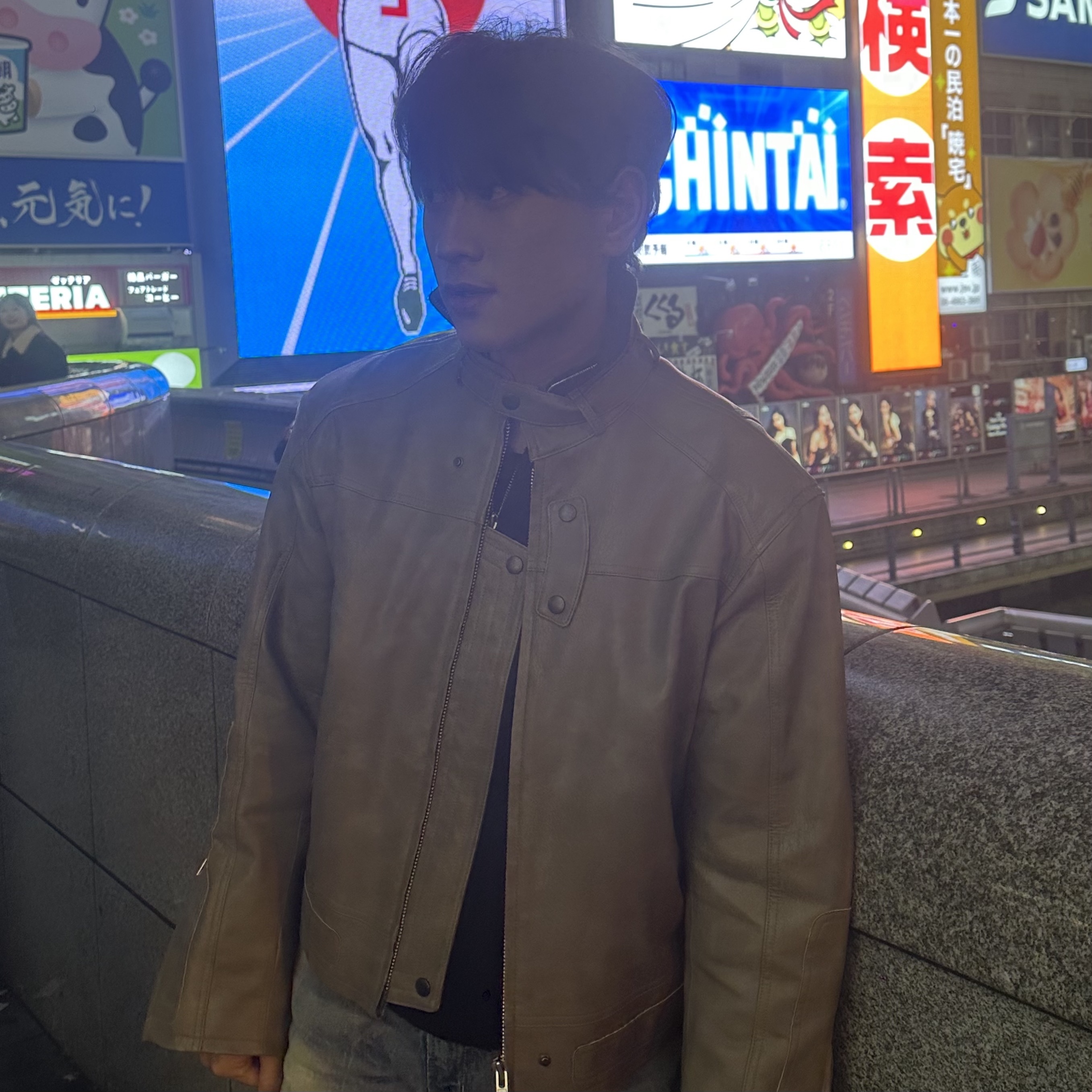 Haleine Belted 3D Faux Leather Biker Jacket Greyish Beige 착용 스타일