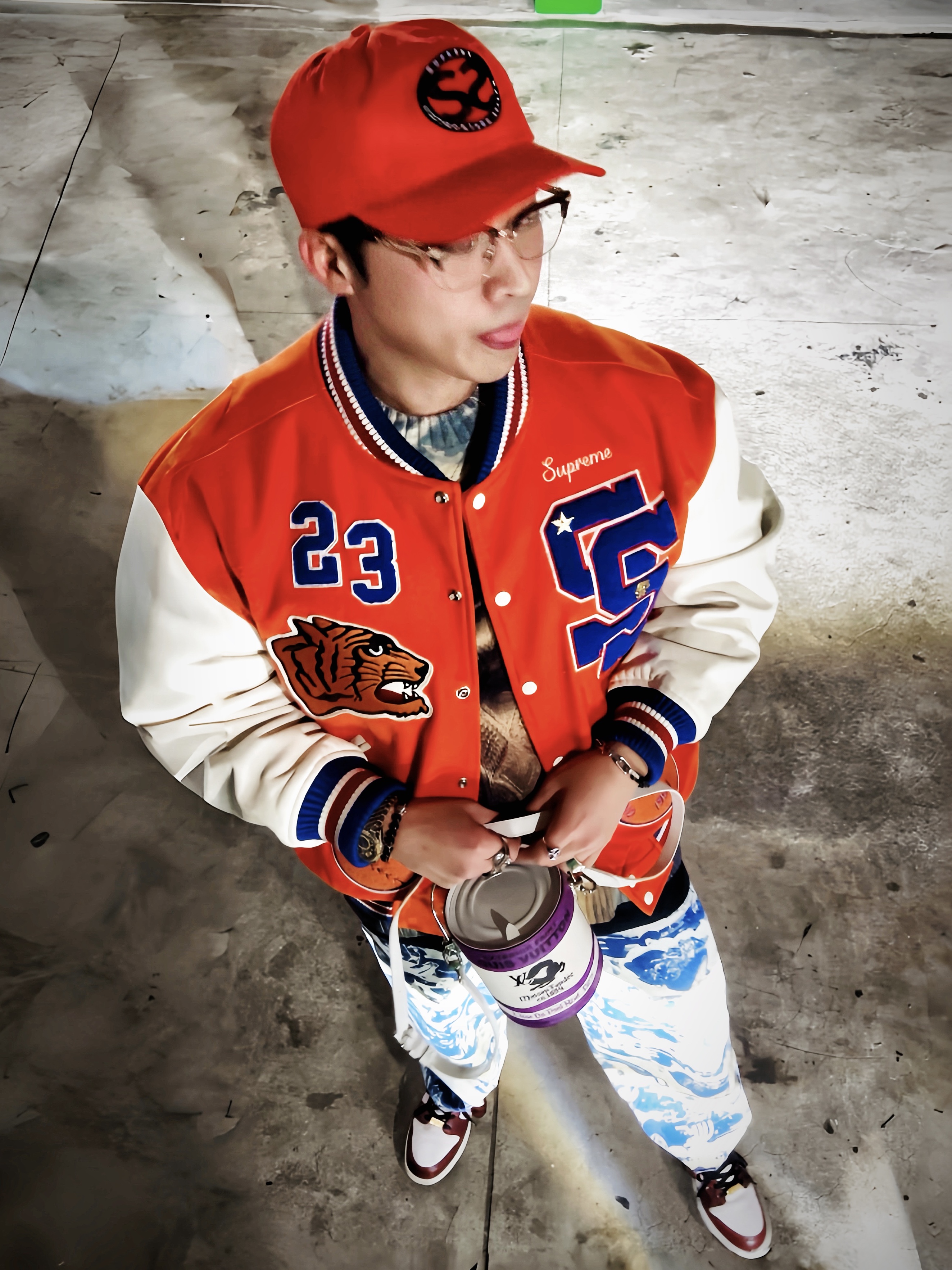 Supreme Double S 5-Panel Orange - 22SS, Supreme Tiger Varsity Jacket Orange - 23FW 착용 스타일 - 3
