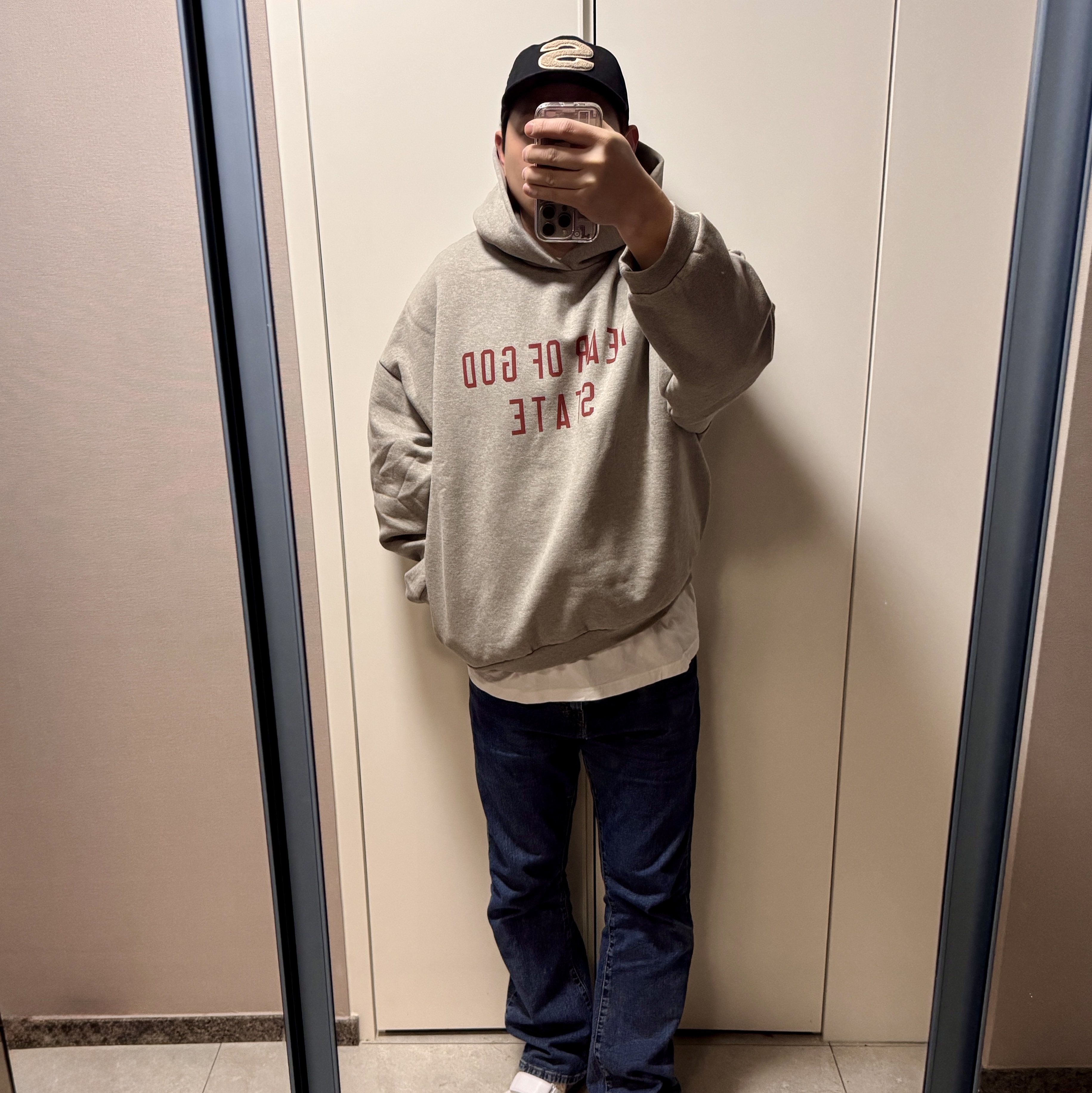 Essentials Fleece State Hoodie Dark Heather - 24FW, Nike x Travis Scott Zoom Field Jaxx White and Light Chocolate 착용 스타일 - 2