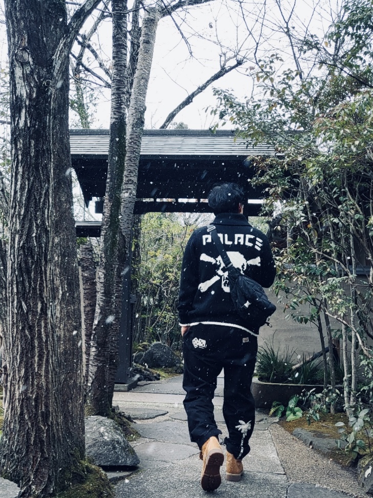 Palace Bones Cowichan Knit Black - 24FW, Stussy Noma Icon Beach Pants Washed Black 착용 스타일 - 1