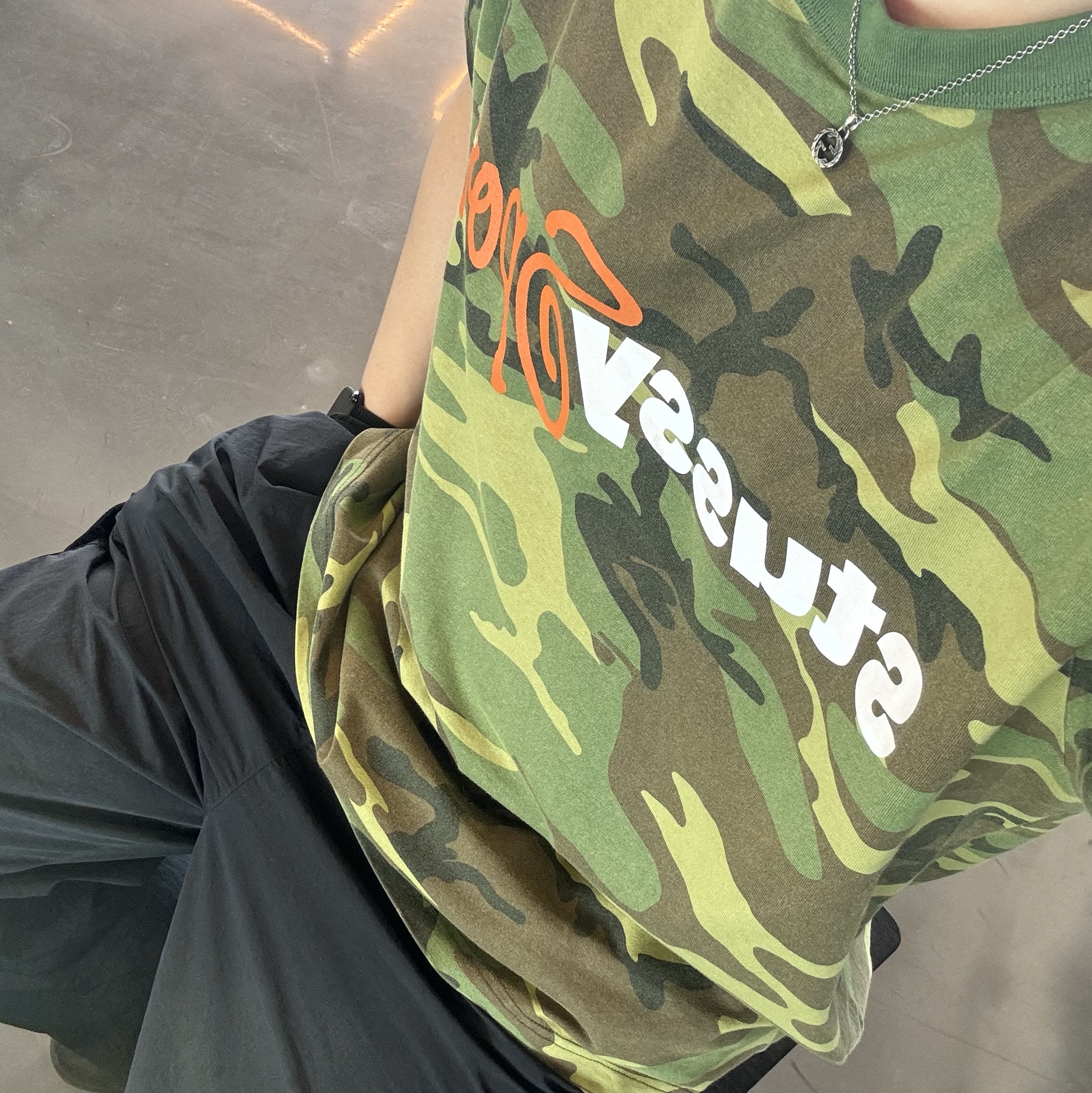Stussy Sport Script T-Shirt Camo, Gucci Interlocking G Pendant Necklace Silver 착용 스타일