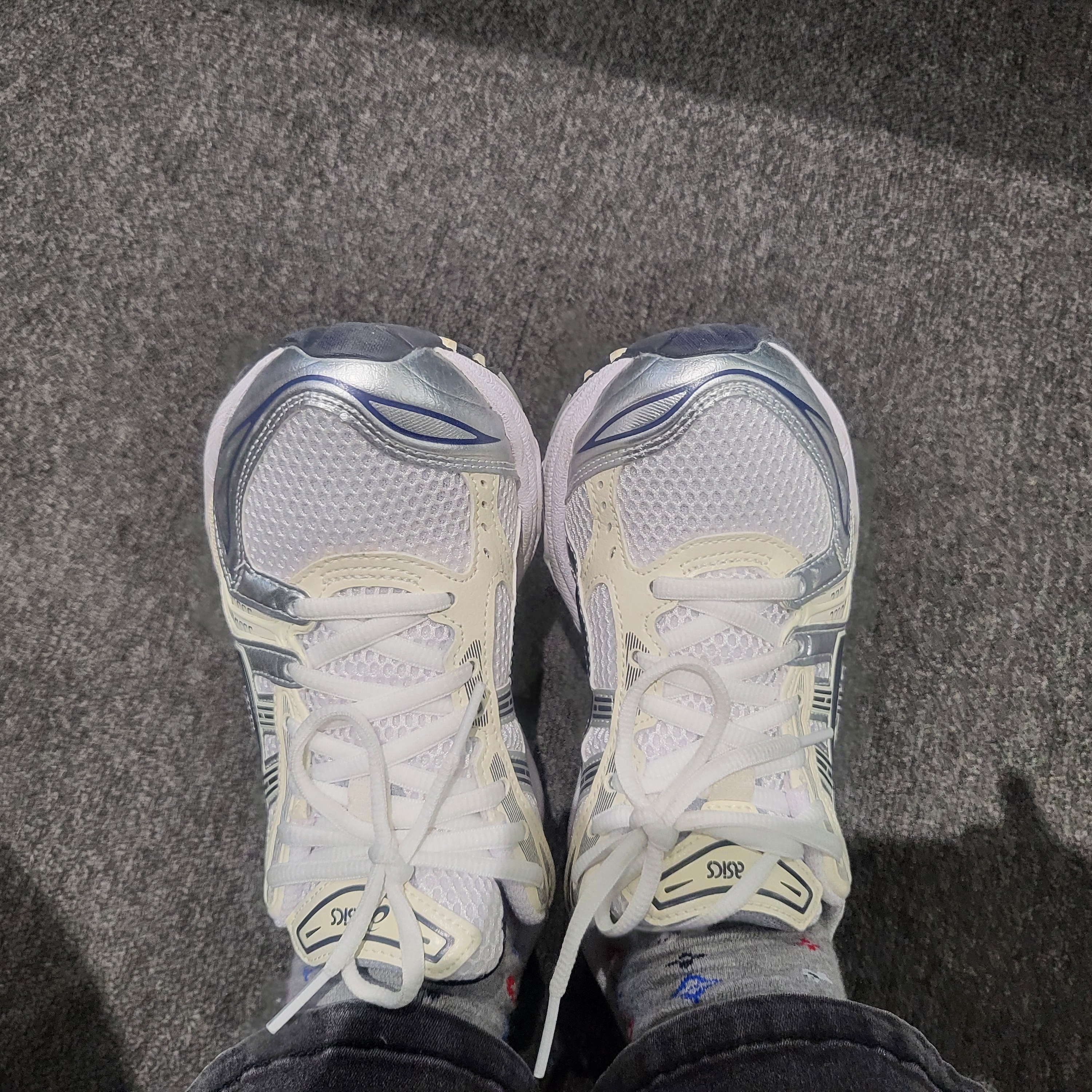 (W) Asics Gel-Kayano 14 White Midnight 착용 스타일 - 2