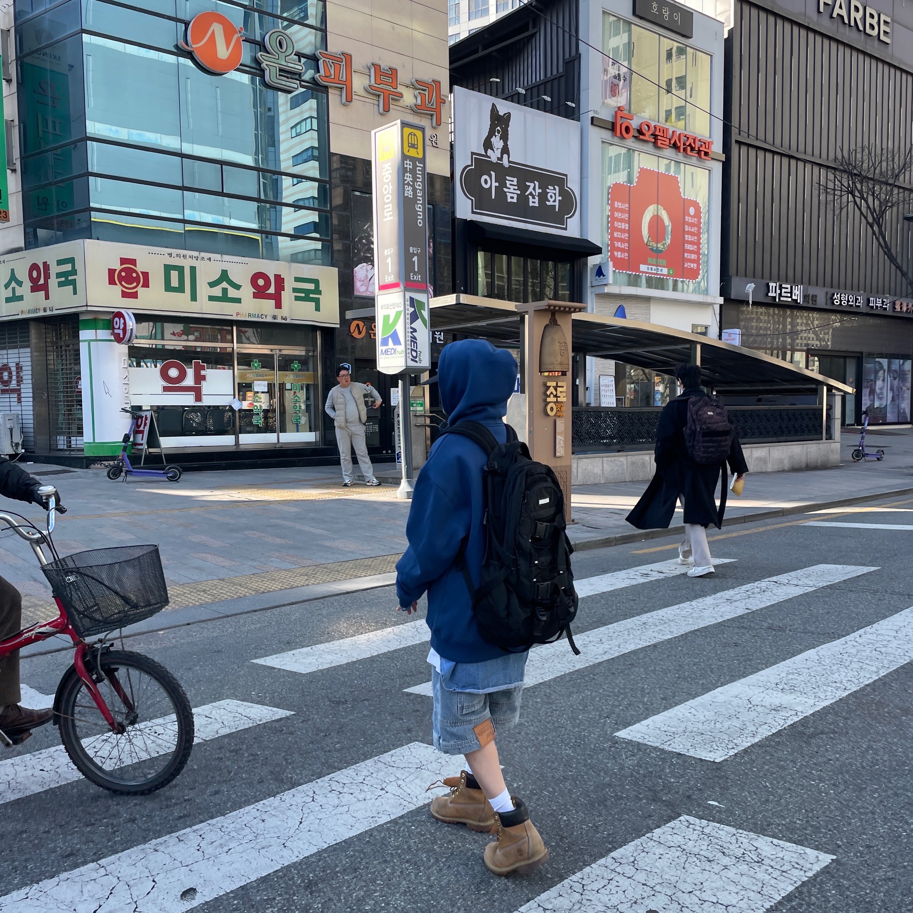 Timberland Premium 6 inch Waterproof Boot Wheat Nubuck - Wide, Supreme Military Camp Cap Black - 23FW 착용 스타일 - 2