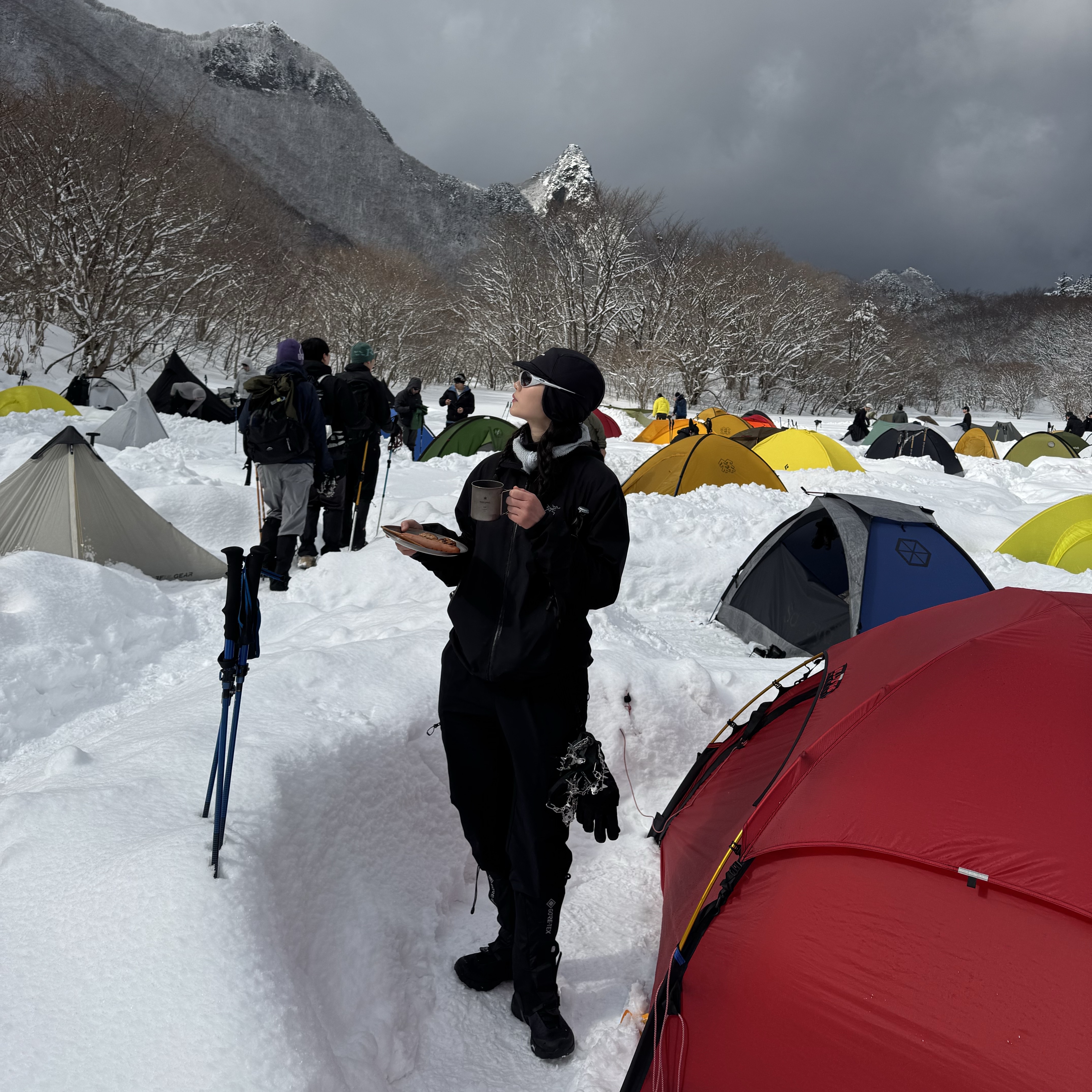 Oakley Eye Jacket Redux Silver Frame Prizm Black Polarized Lenses High Bridge Fit, Arc'teryx Beta Jacket Black 착용 스타일 - 1