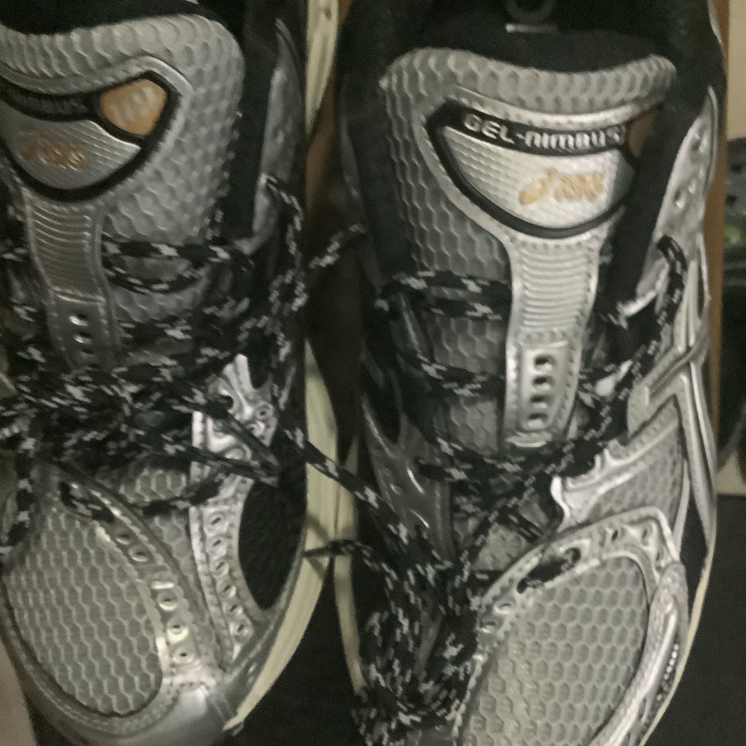 Asics Gel-Nimbus 10.1 Piedmont Grey Pure Silver 착용 스타일