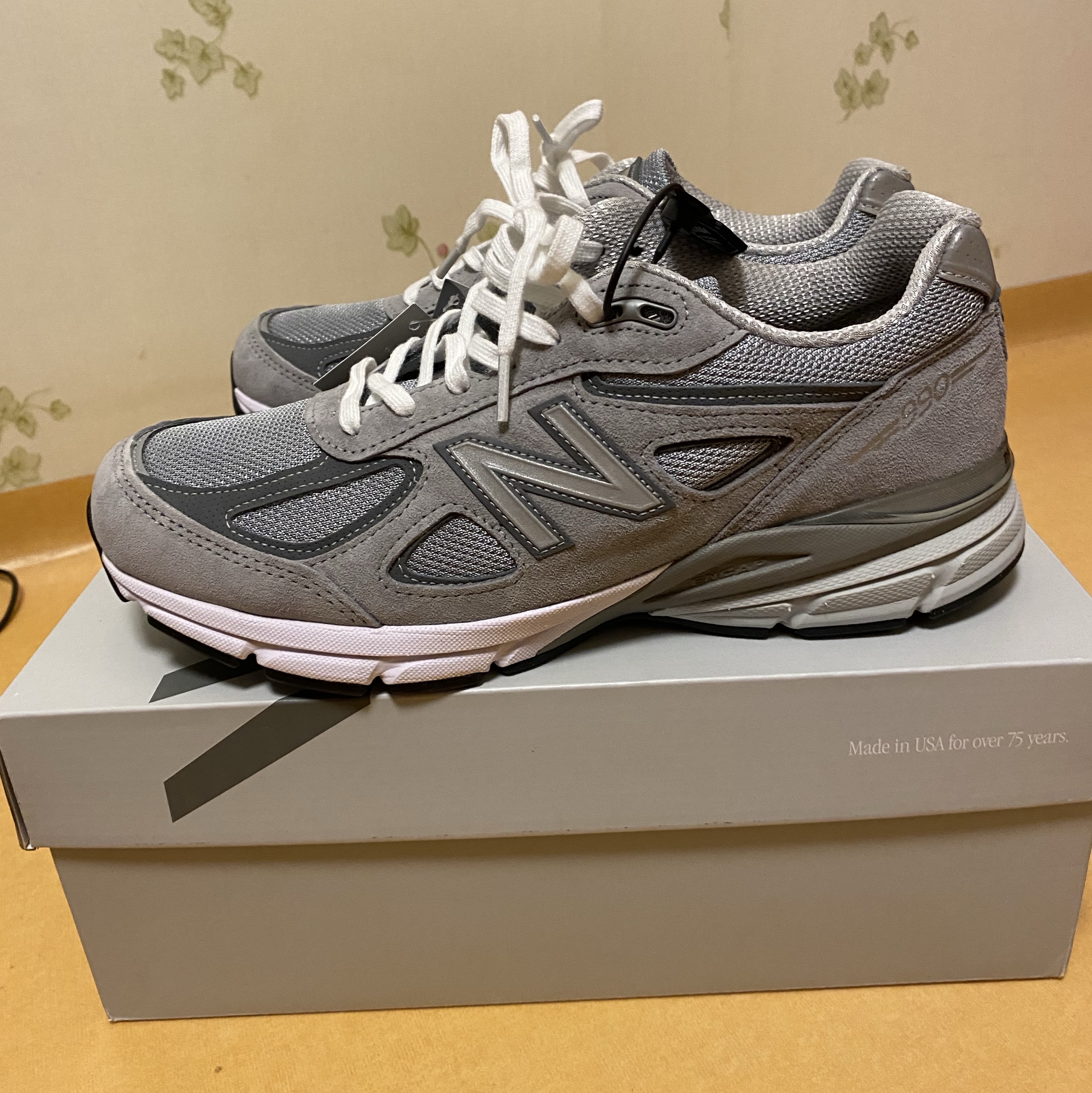 New Balance 990v4 Made in USA Grey Silver 착용 스타일