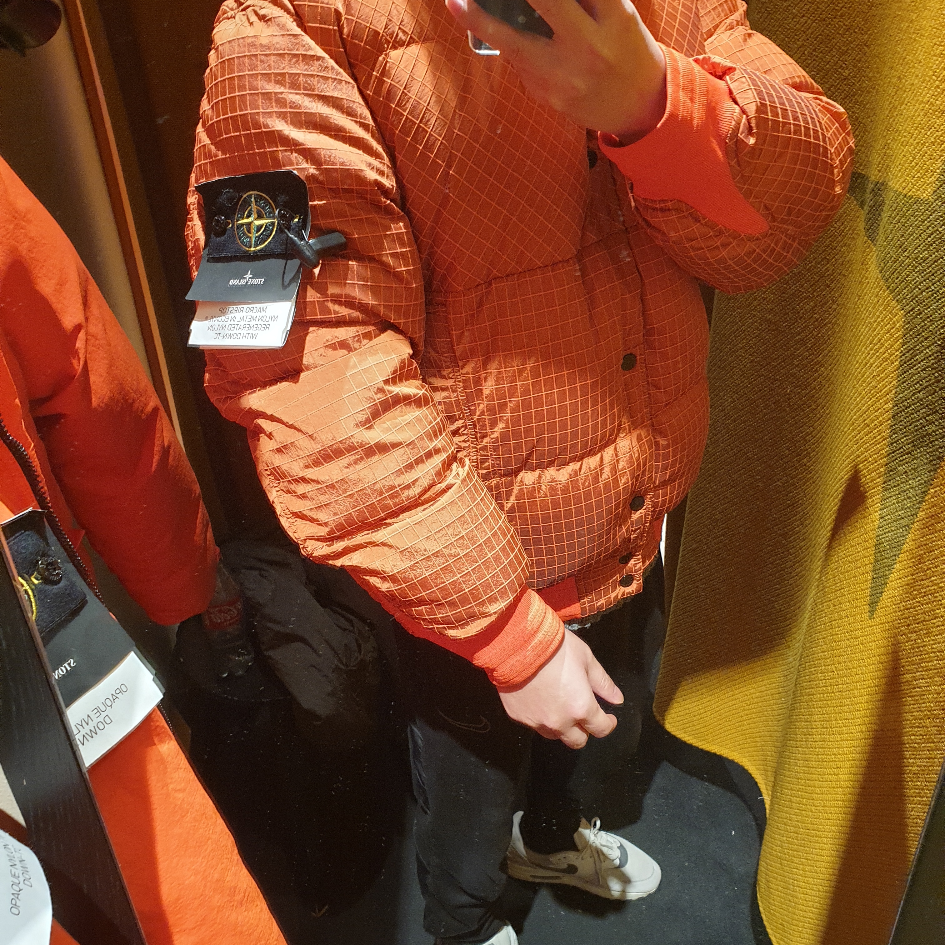 Stone Island 43232 Macro Ripstop Nylon Metal in Econyl Regenerated Nylon Down-TC Lobster Red - 23FW 착용 스타일 - 2