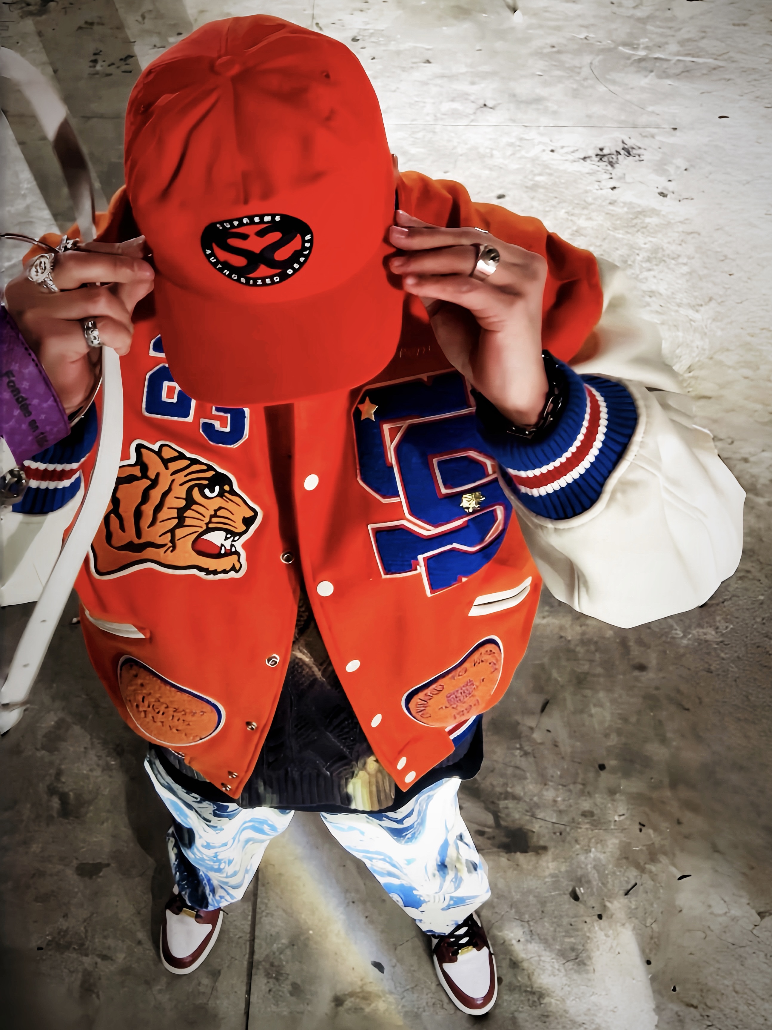 Supreme Double S 5-Panel Orange - 22SS, Supreme Tiger Varsity Jacket Orange - 23FW 착용 스타일 - 2