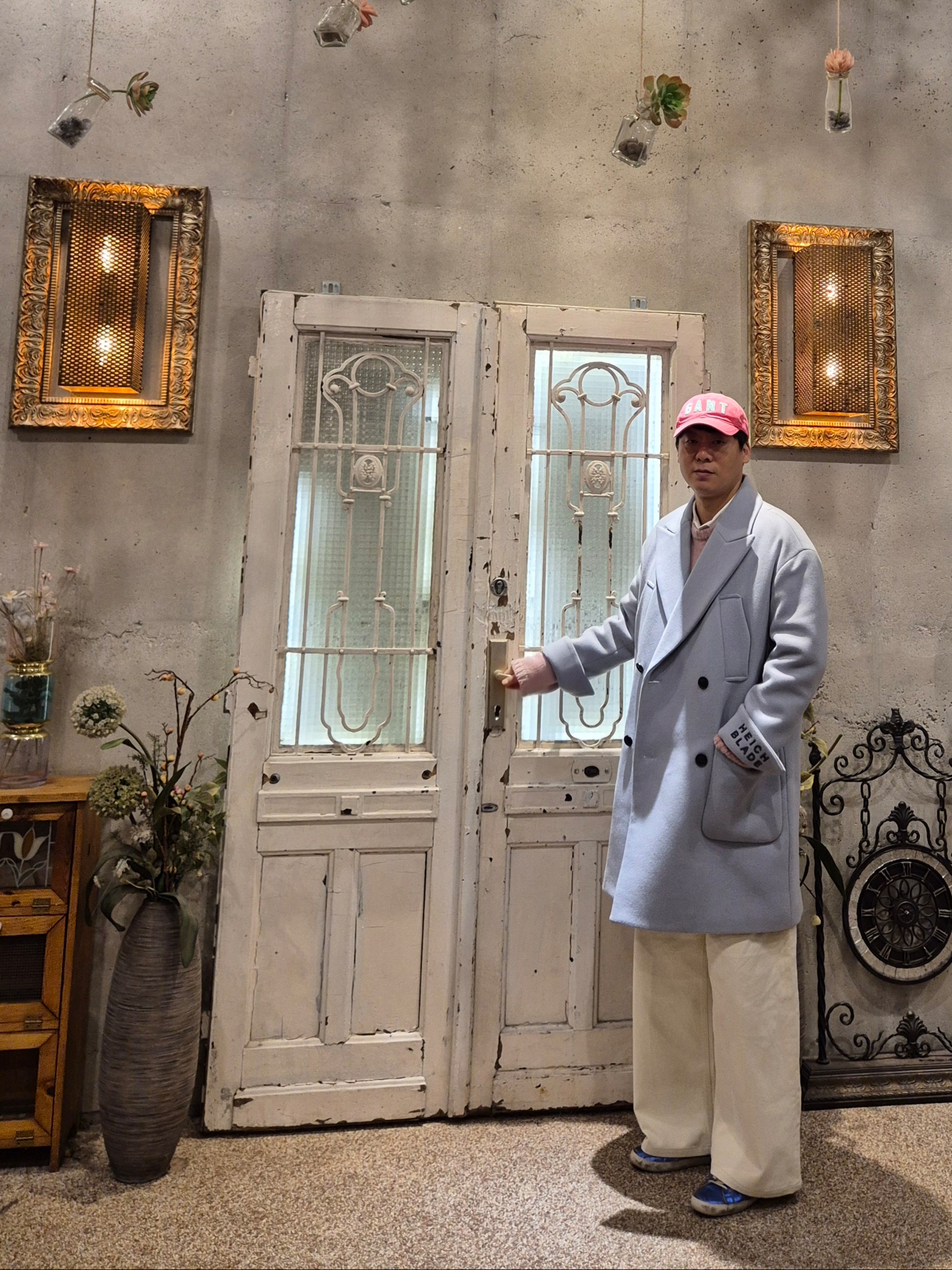 Our Legacy Sonar Roundneck Candyfloss Cherry Acrylic, Wrangler LOOSE STRAIGHT FIT Solid Denim Pants Ivory 착용 스타일 - 6