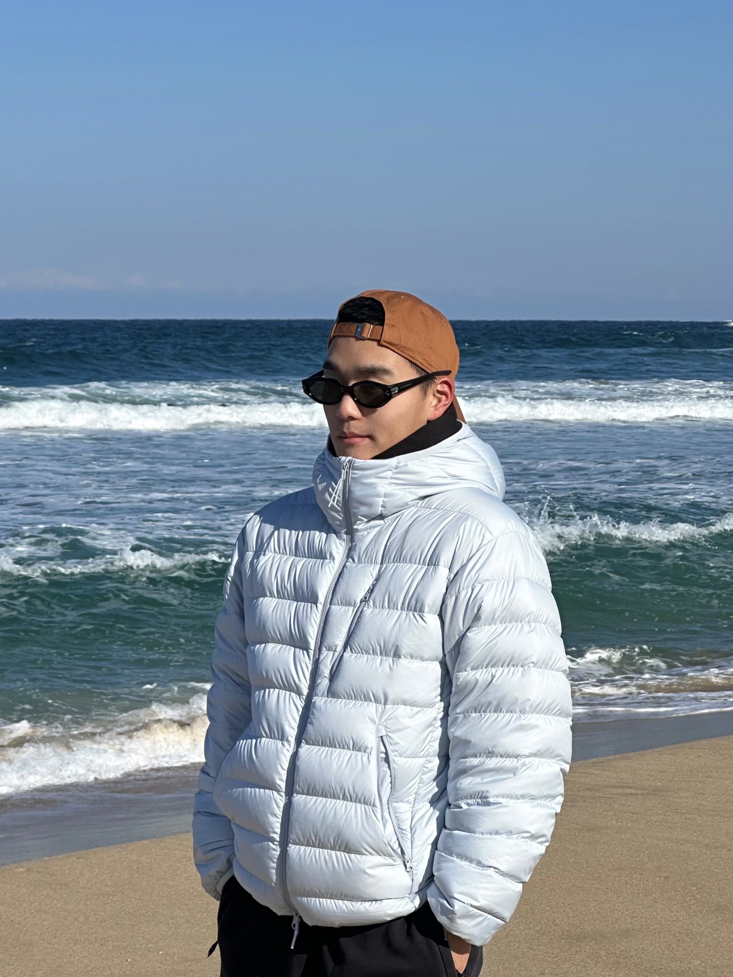 Musinsa Standard City Leisure Hooded Light Down Jacket Cloudy Blue, Gentle Monster Dada 01 Black 착용 스타일 - 1