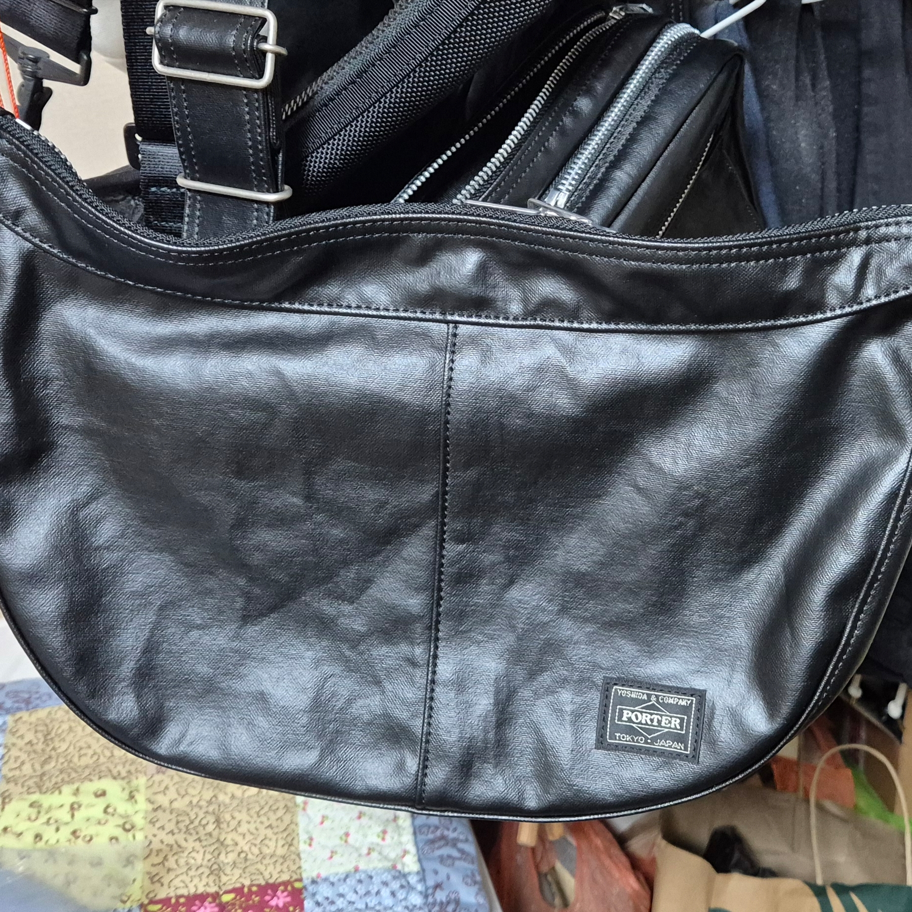 Porter Free Style Shoulder Bag Black 착용 스타일 - 1